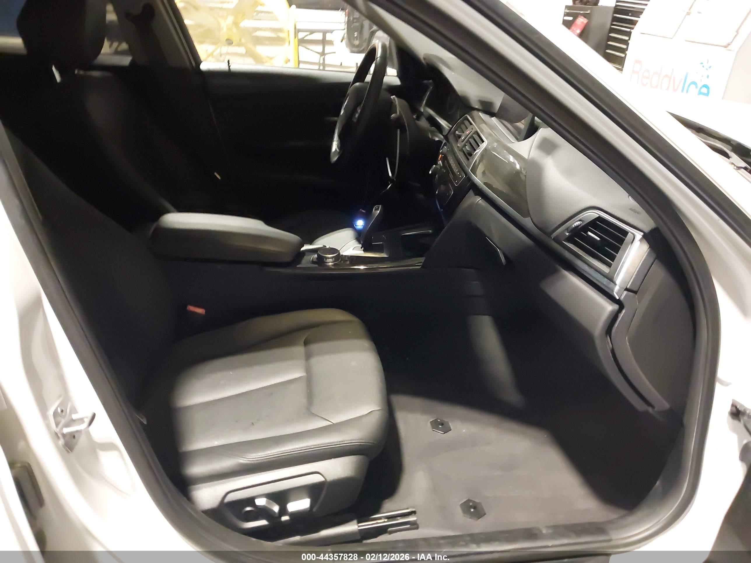 BMW 320I image 5