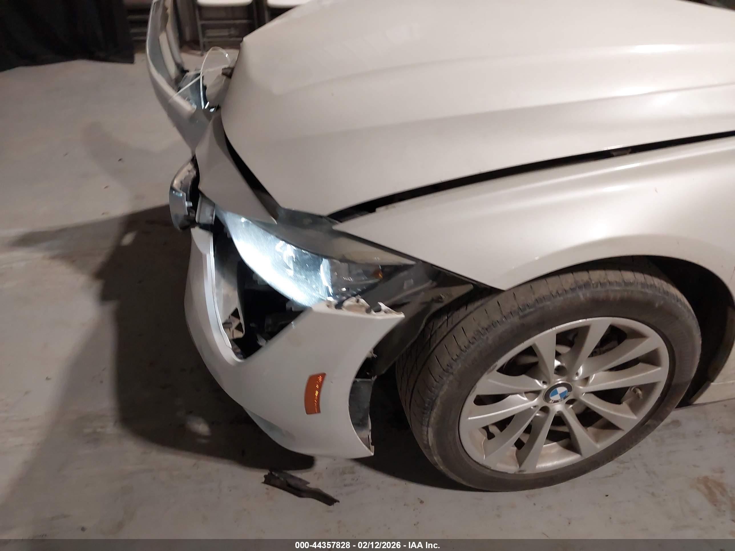 BMW 320I image 6