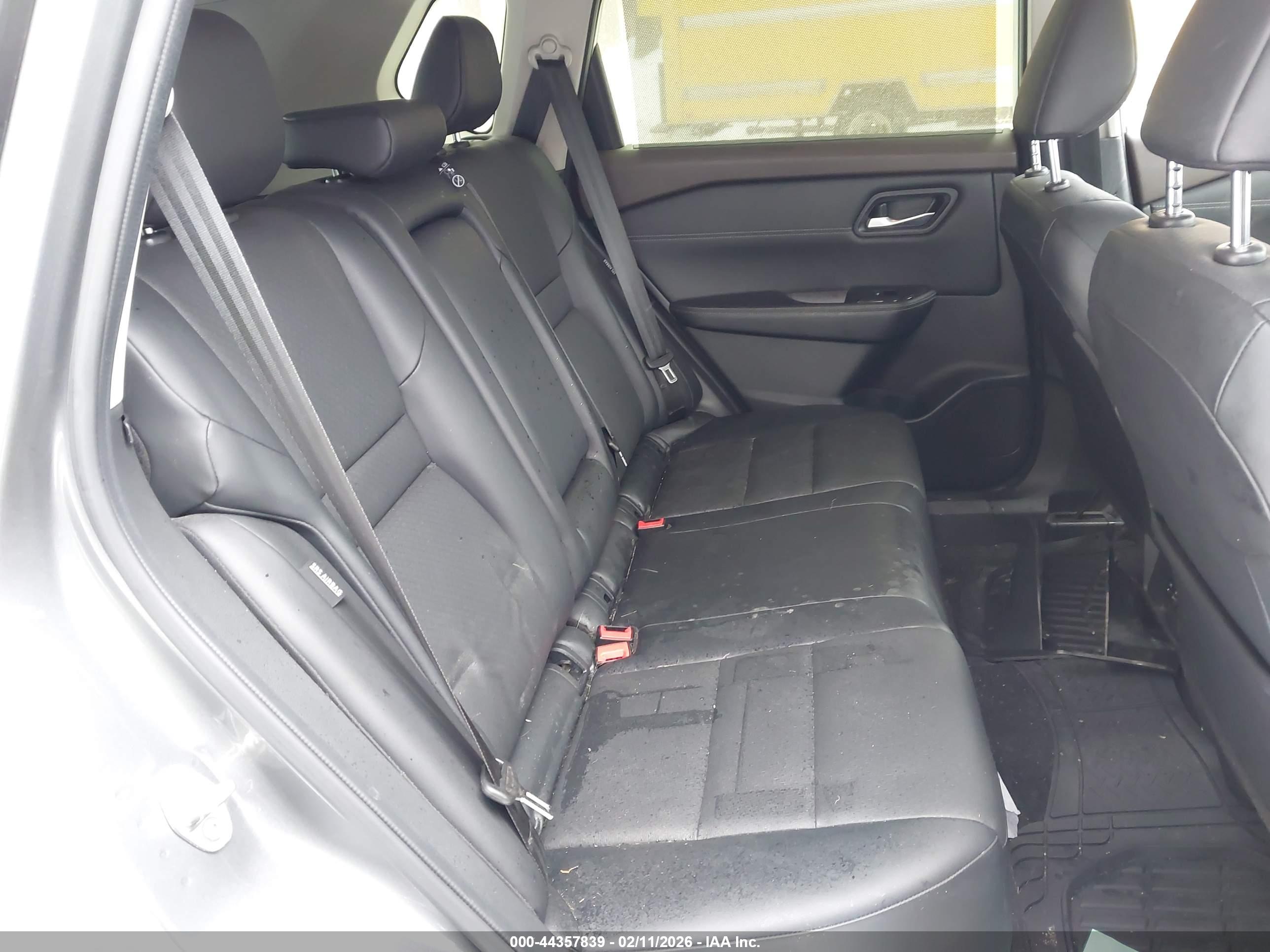 NISSAN ROGUE image 8