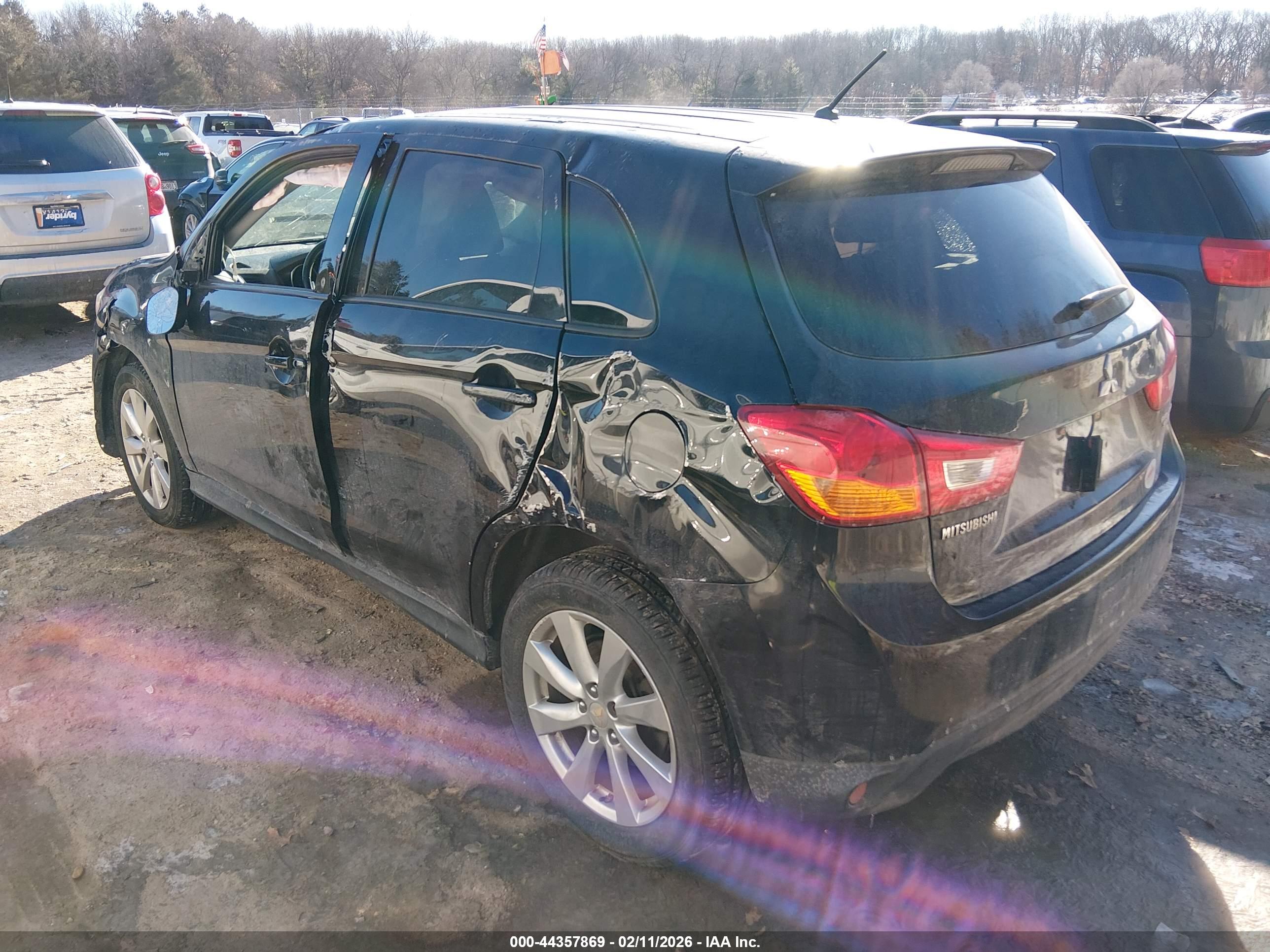 MITSUBISHI OUTLANDER image 3