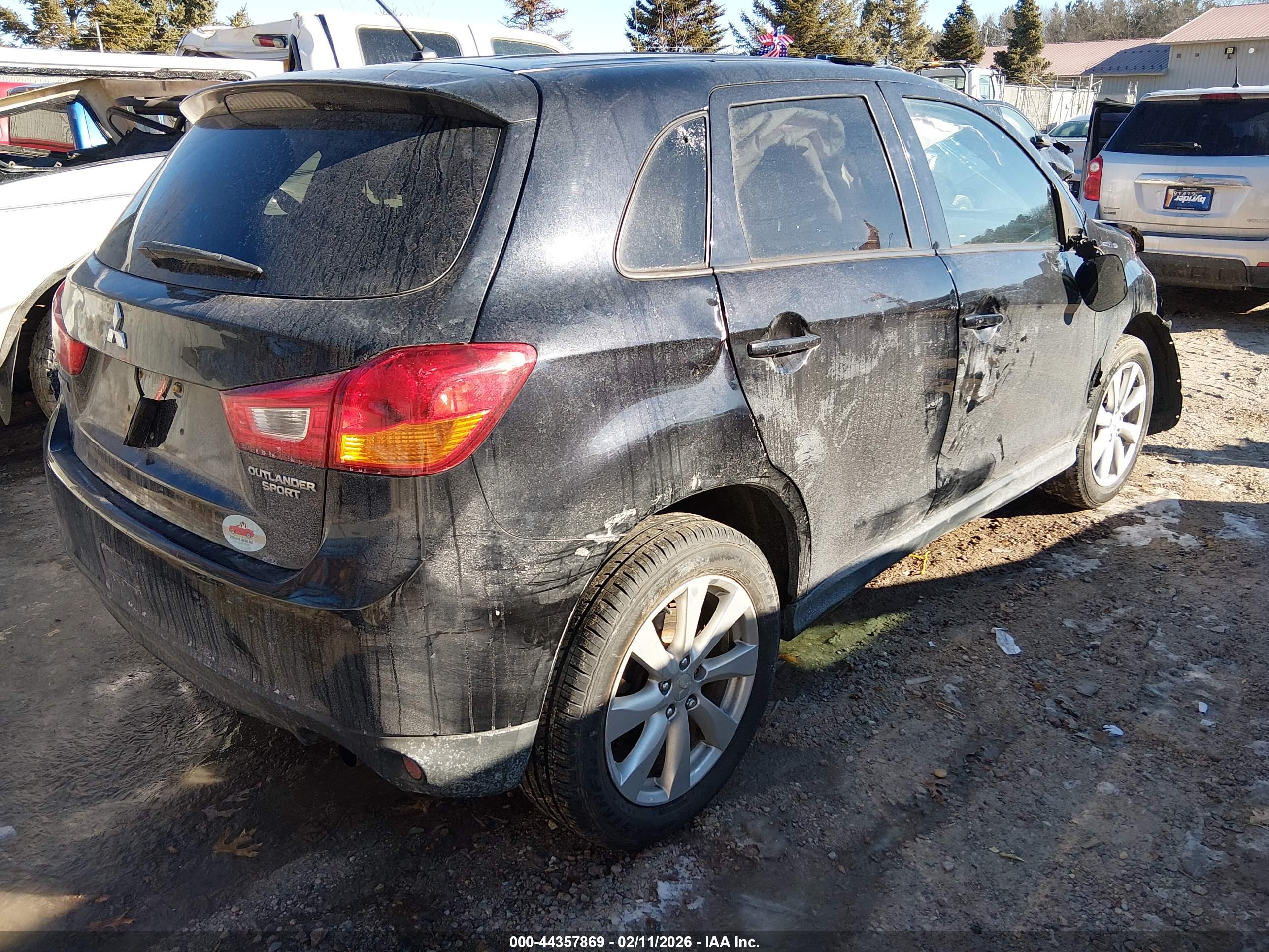 MITSUBISHI OUTLANDER image 4