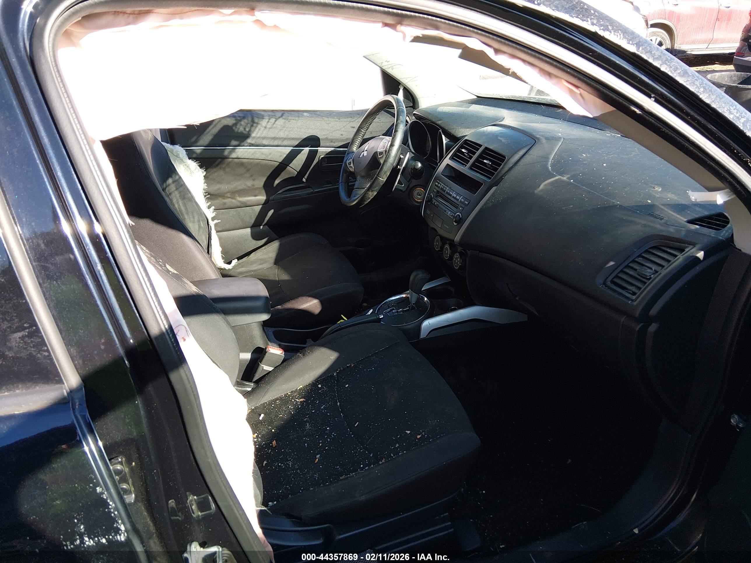 MITSUBISHI OUTLANDER image 5