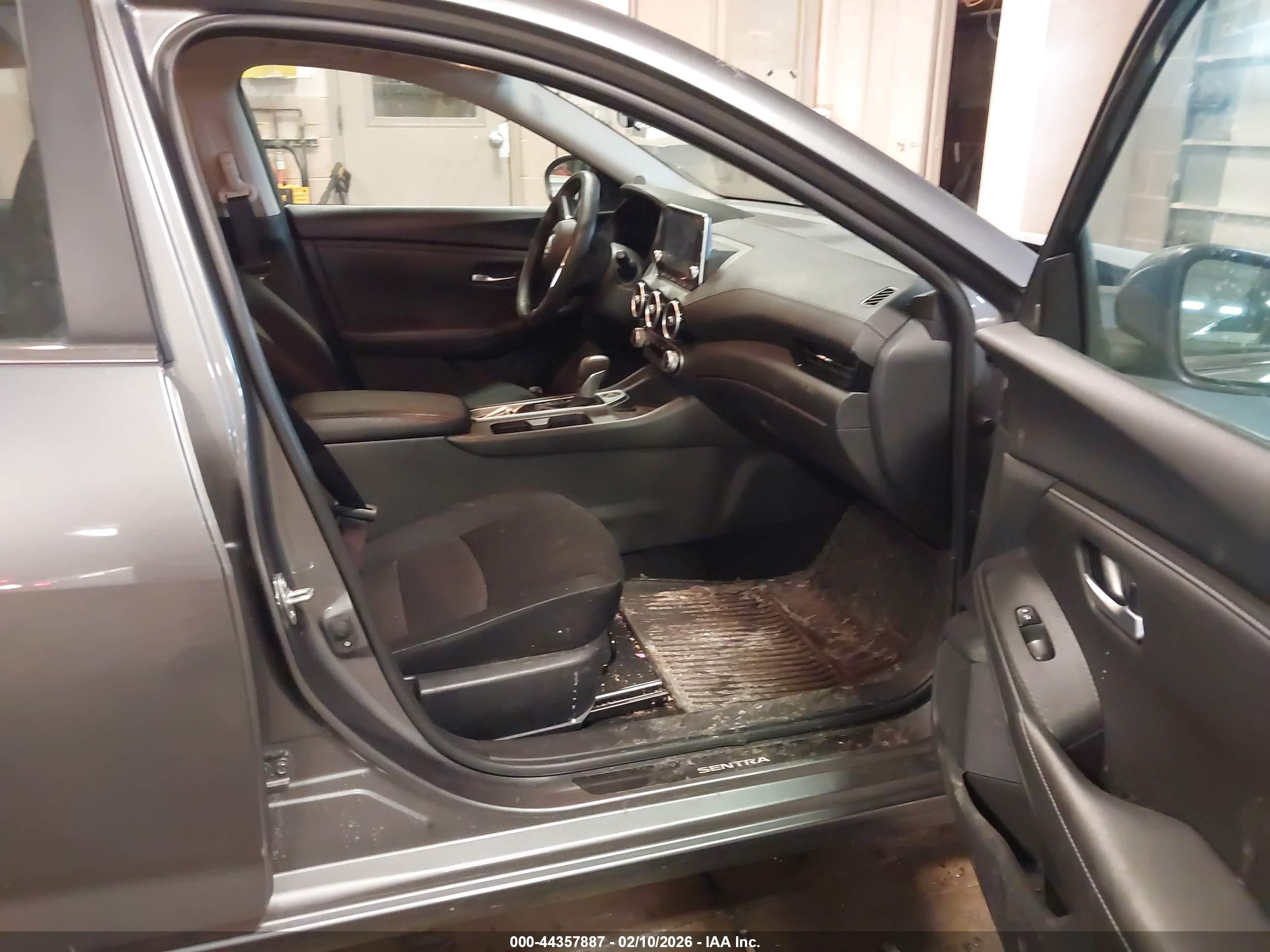 NISSAN SENTRA image 5