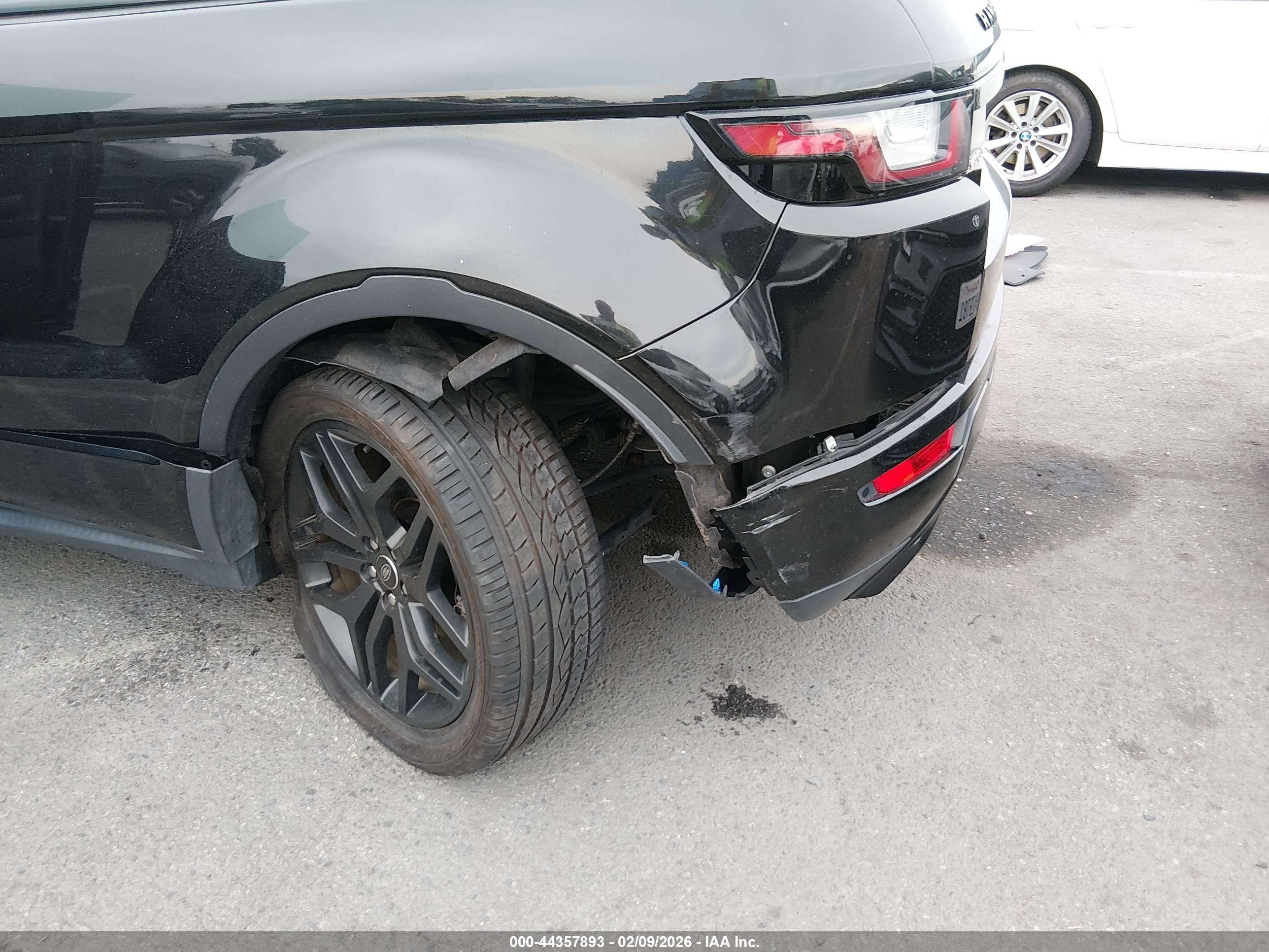 LAND ROVER image 6