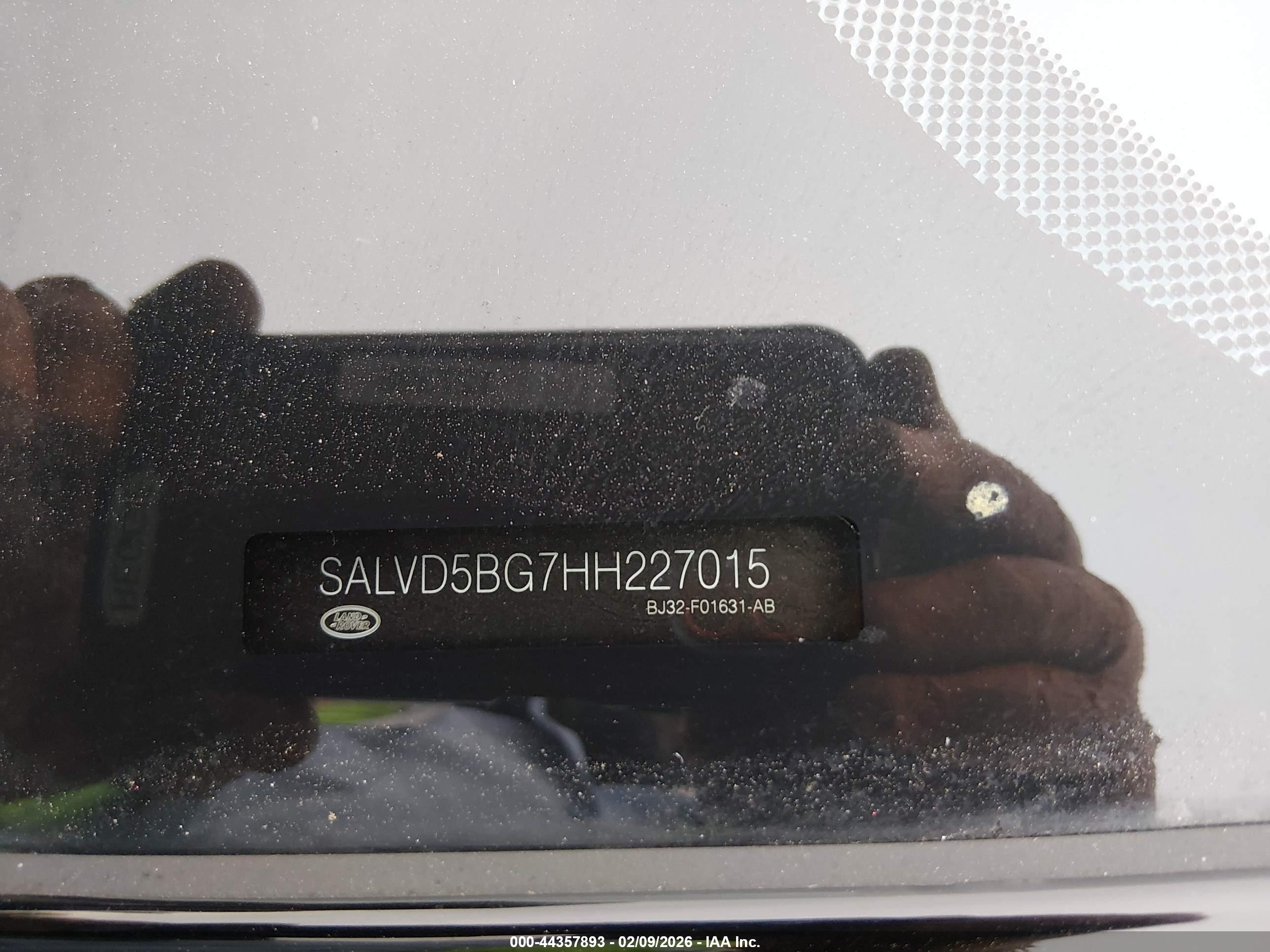 LAND ROVER image 9