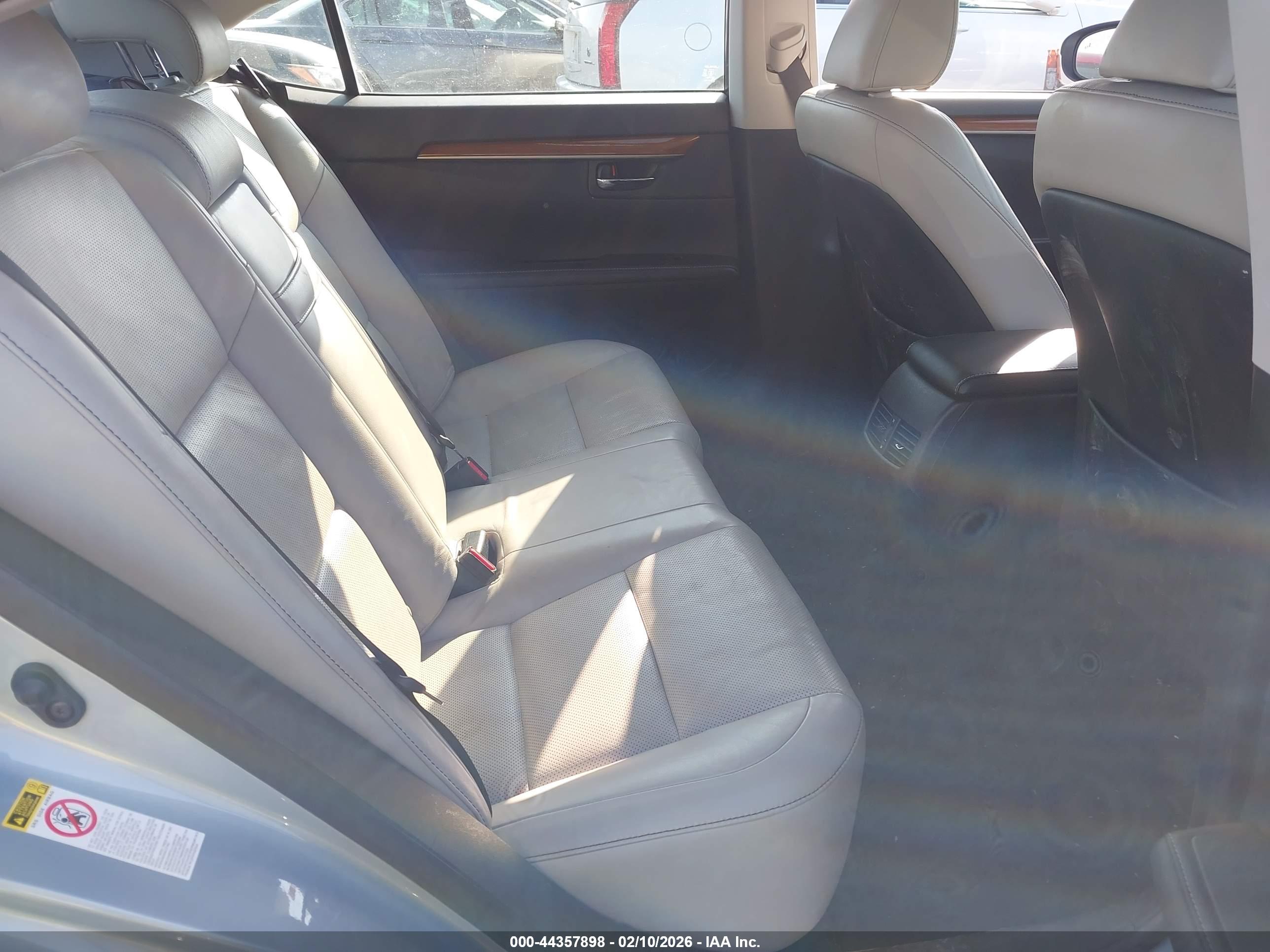 LEXUS ES image 8