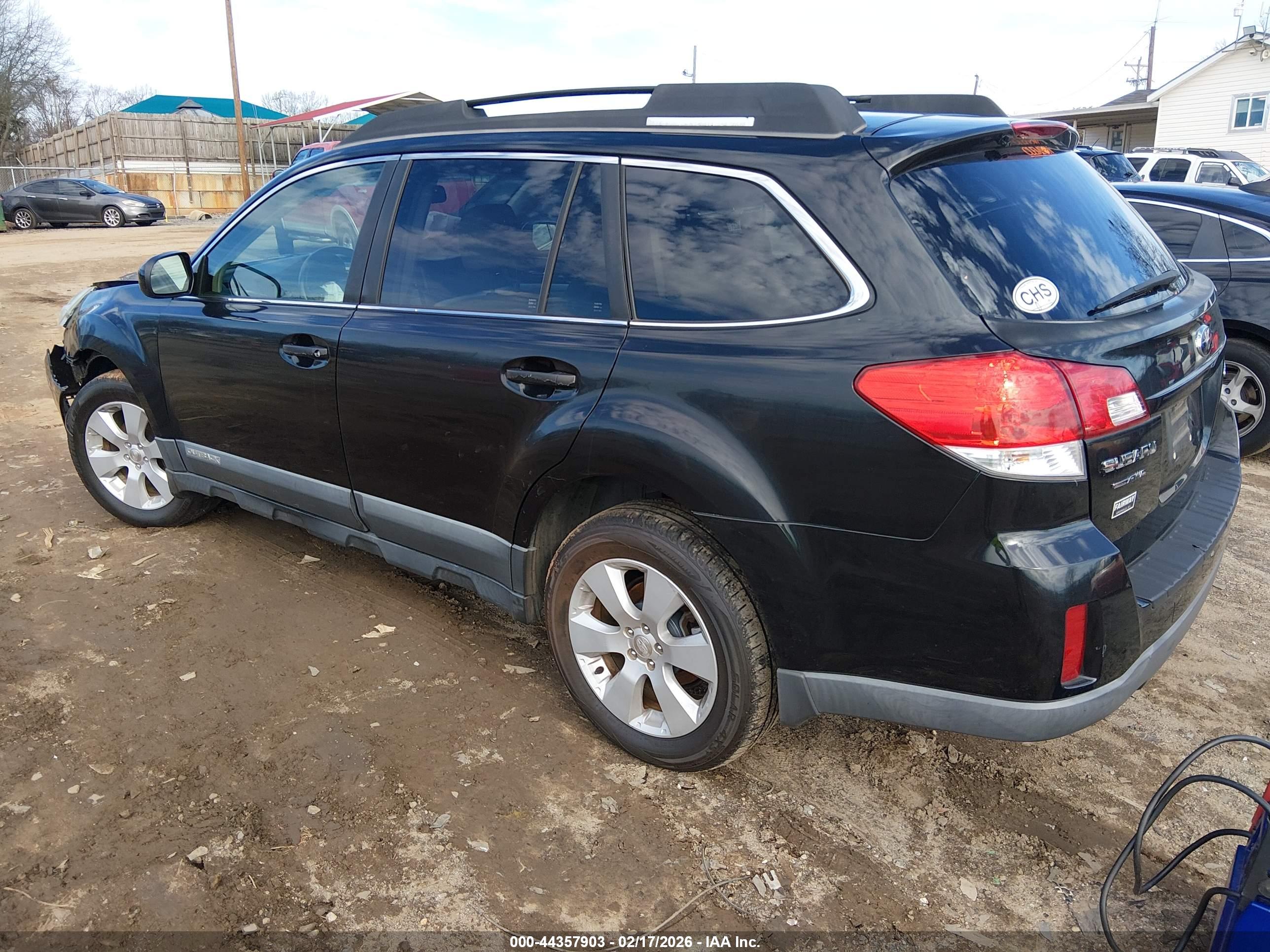 SUBARU OUTBACK image 3