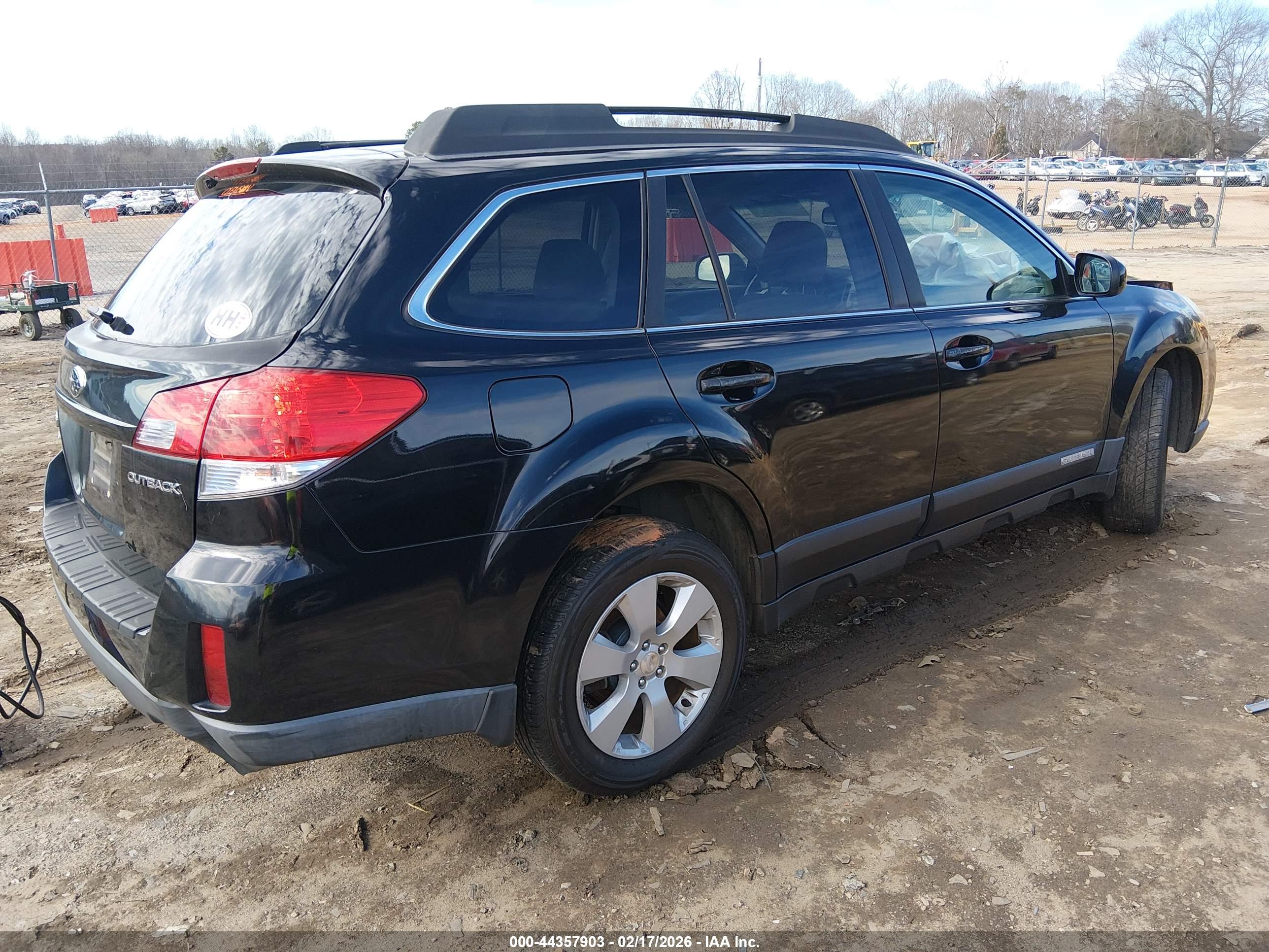 SUBARU OUTBACK image 4