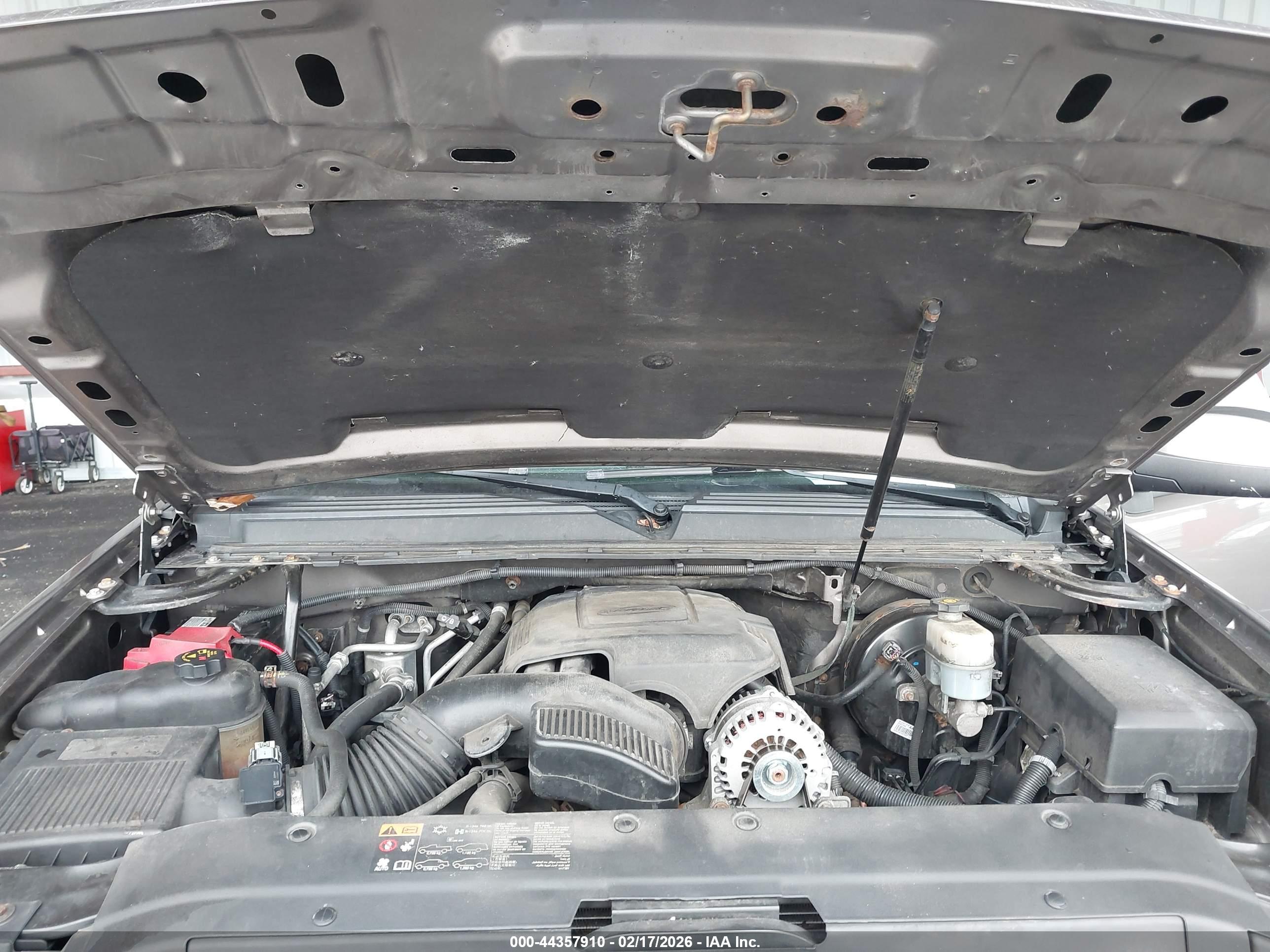 CHEVROLET SUBURBAN image 10