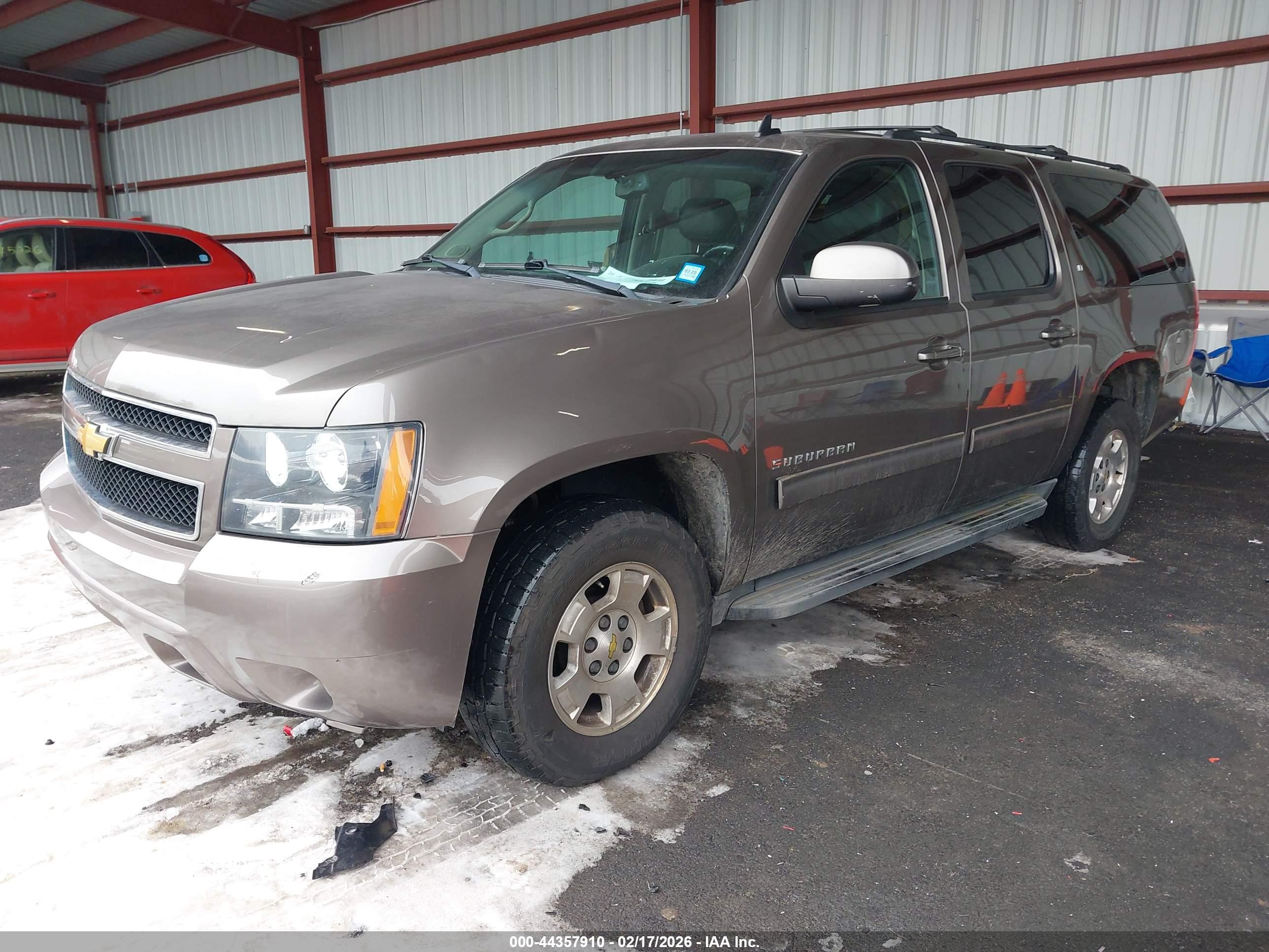 CHEVROLET SUBURBAN image 2