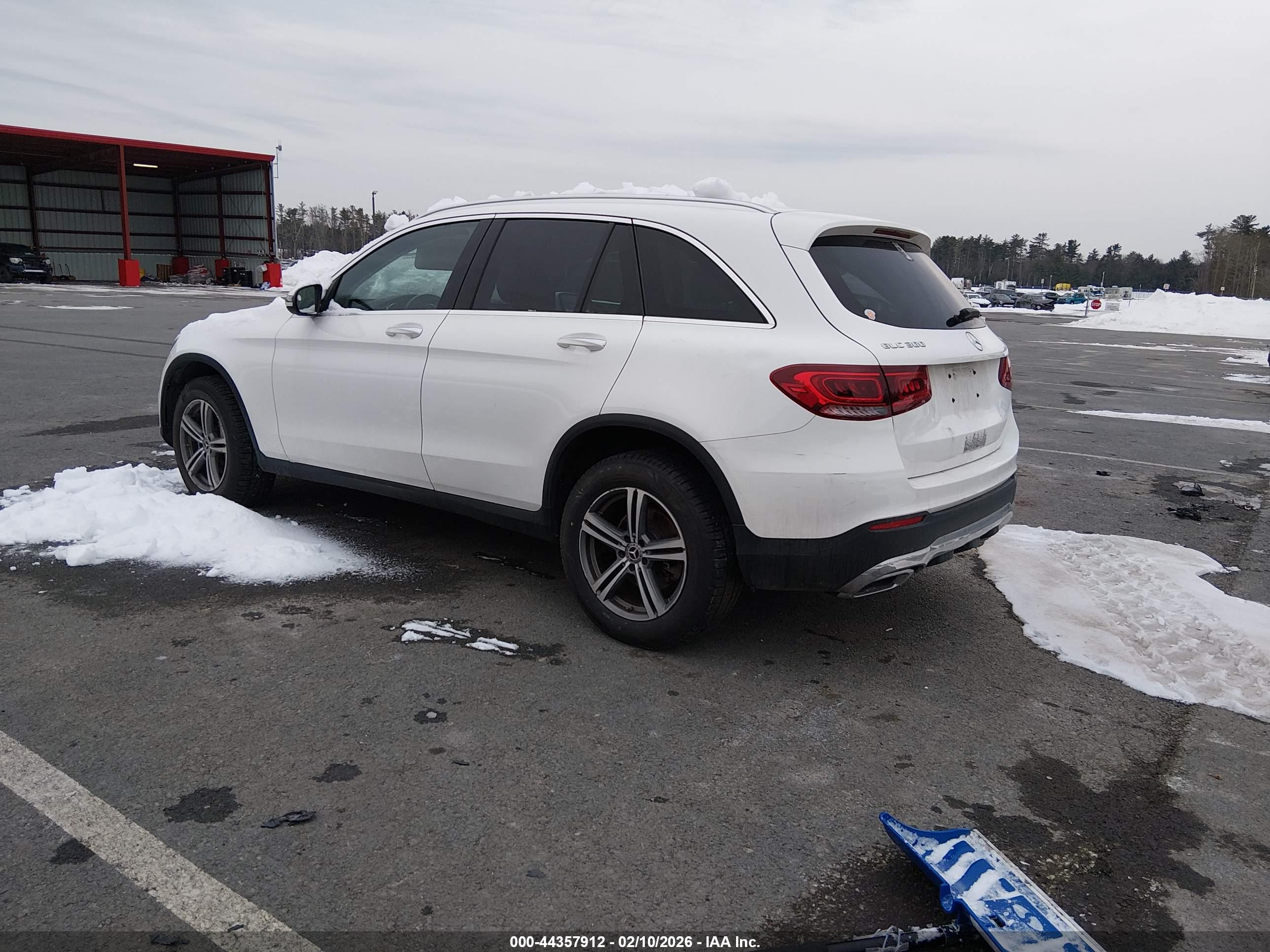 MERCEDES-BENZ GLC image 3