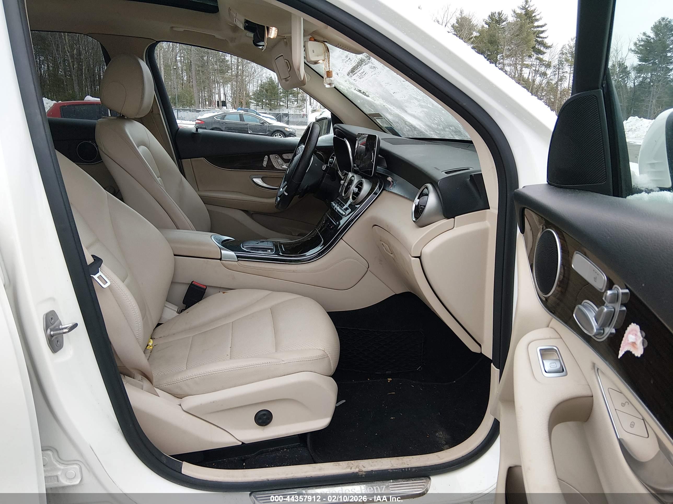 MERCEDES-BENZ GLC image 5