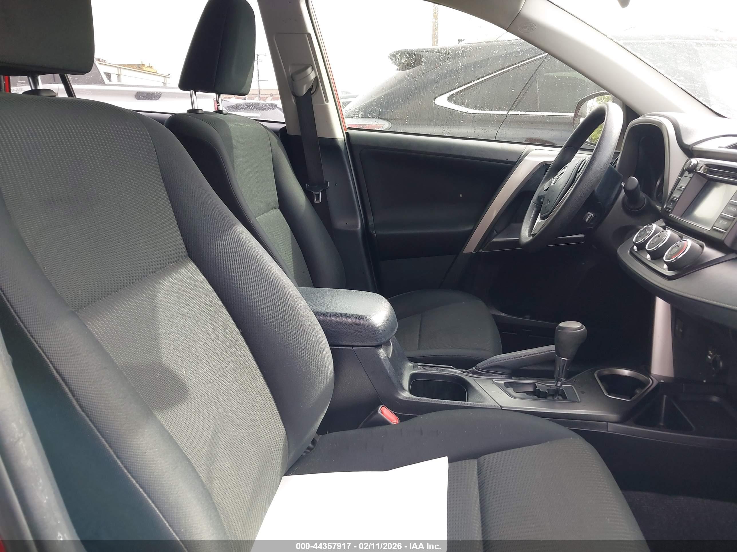 TOYOTA RAV4 image 5