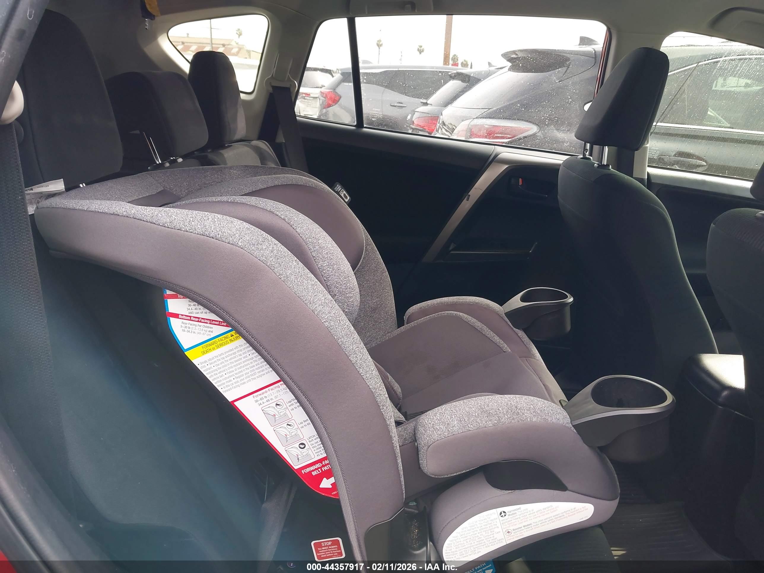 TOYOTA RAV4 image 8