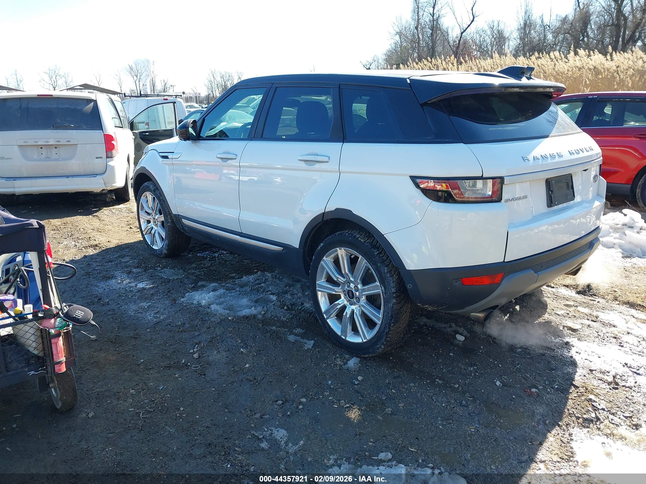 LAND ROVER image 3
