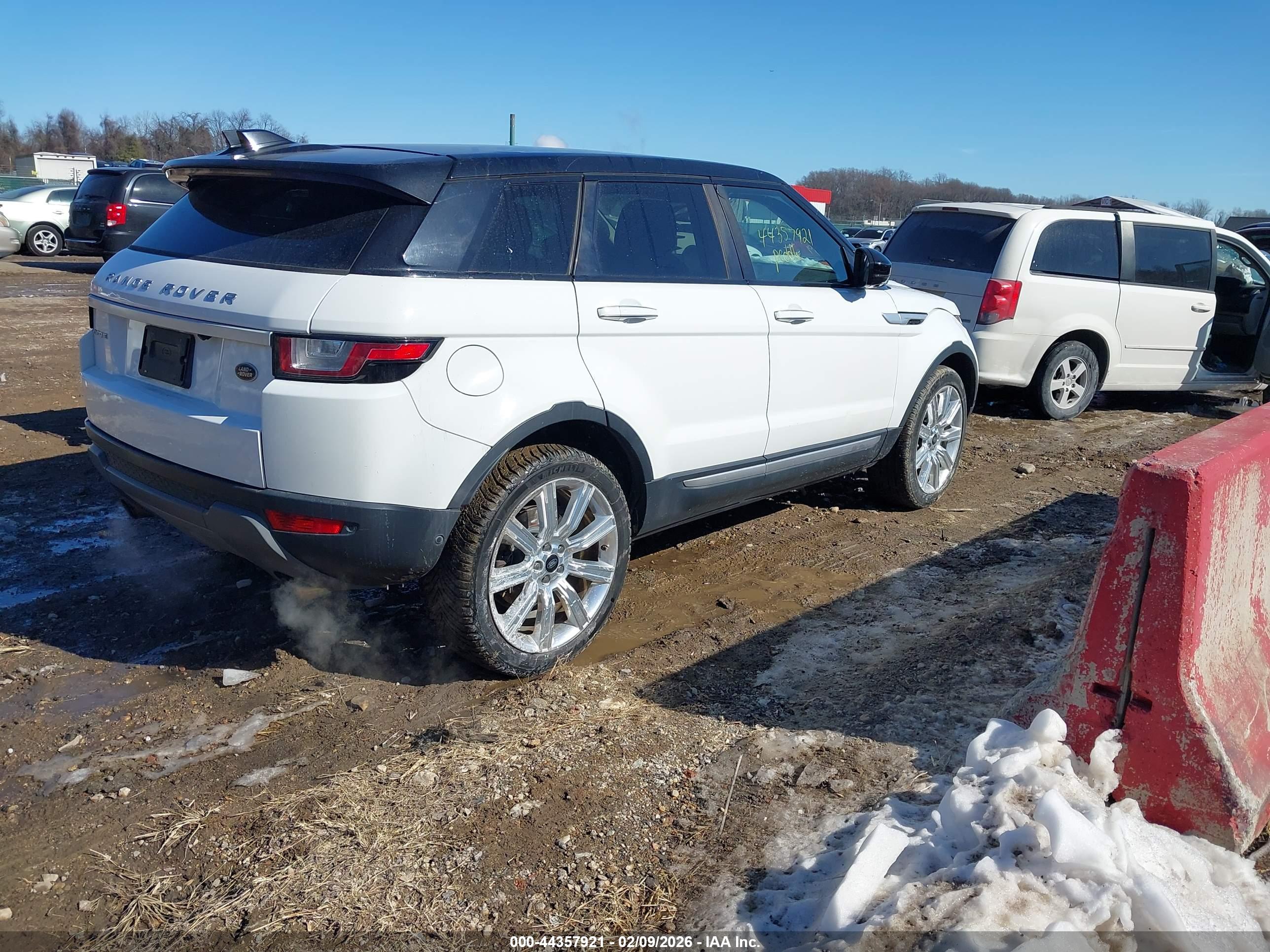 LAND ROVER image 4