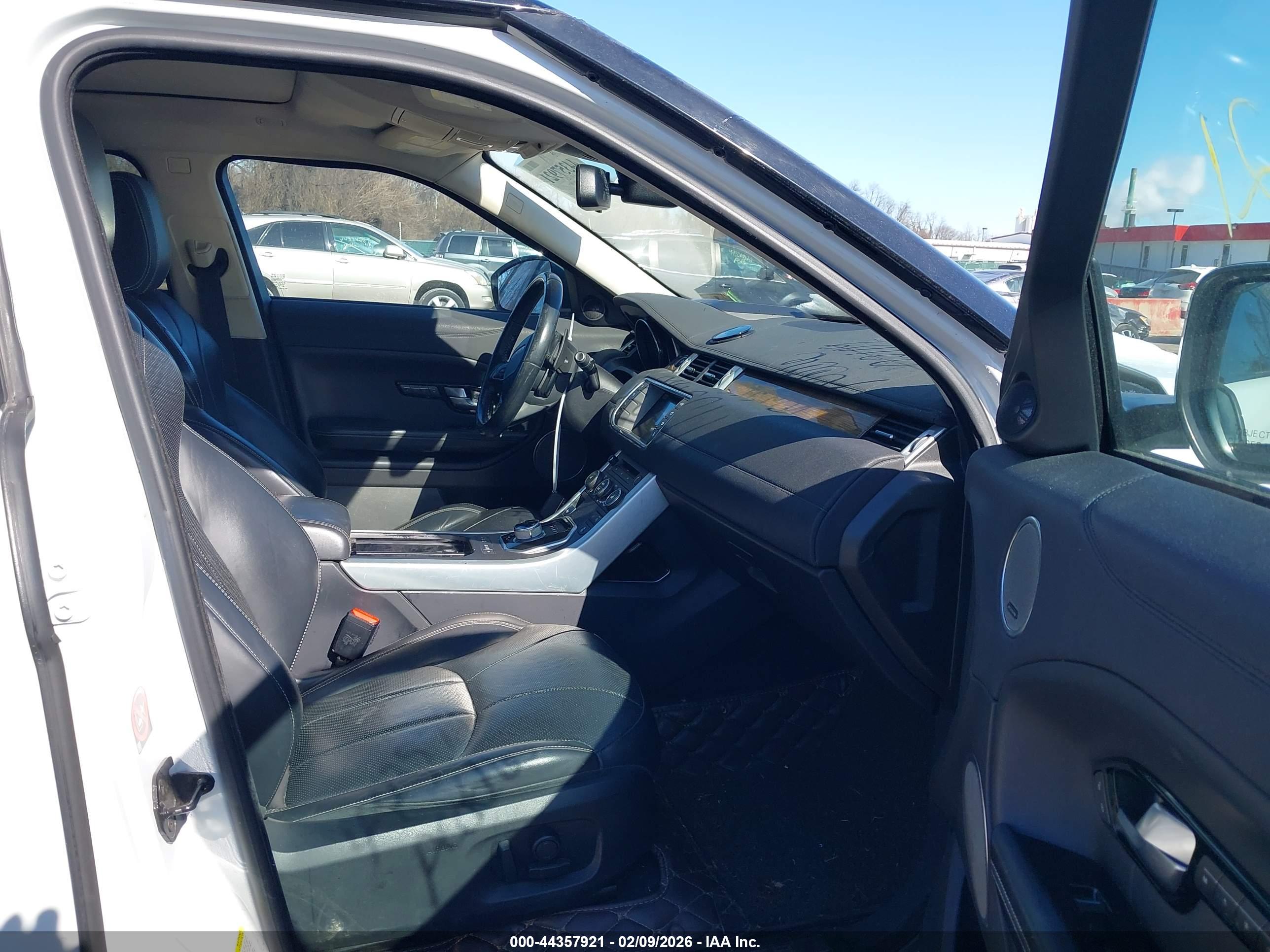 LAND ROVER image 5