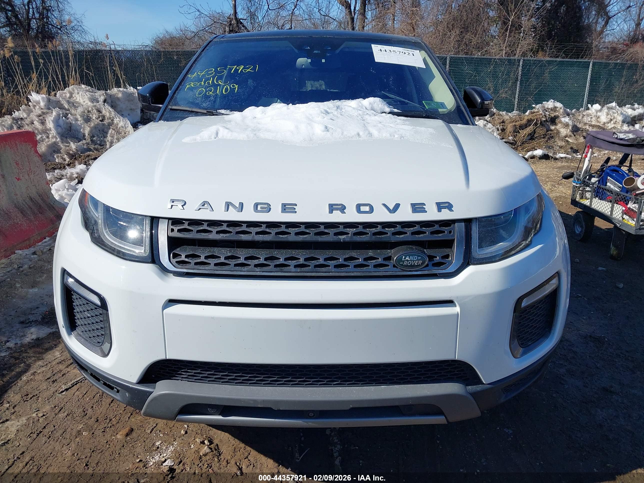 LAND ROVER image 6