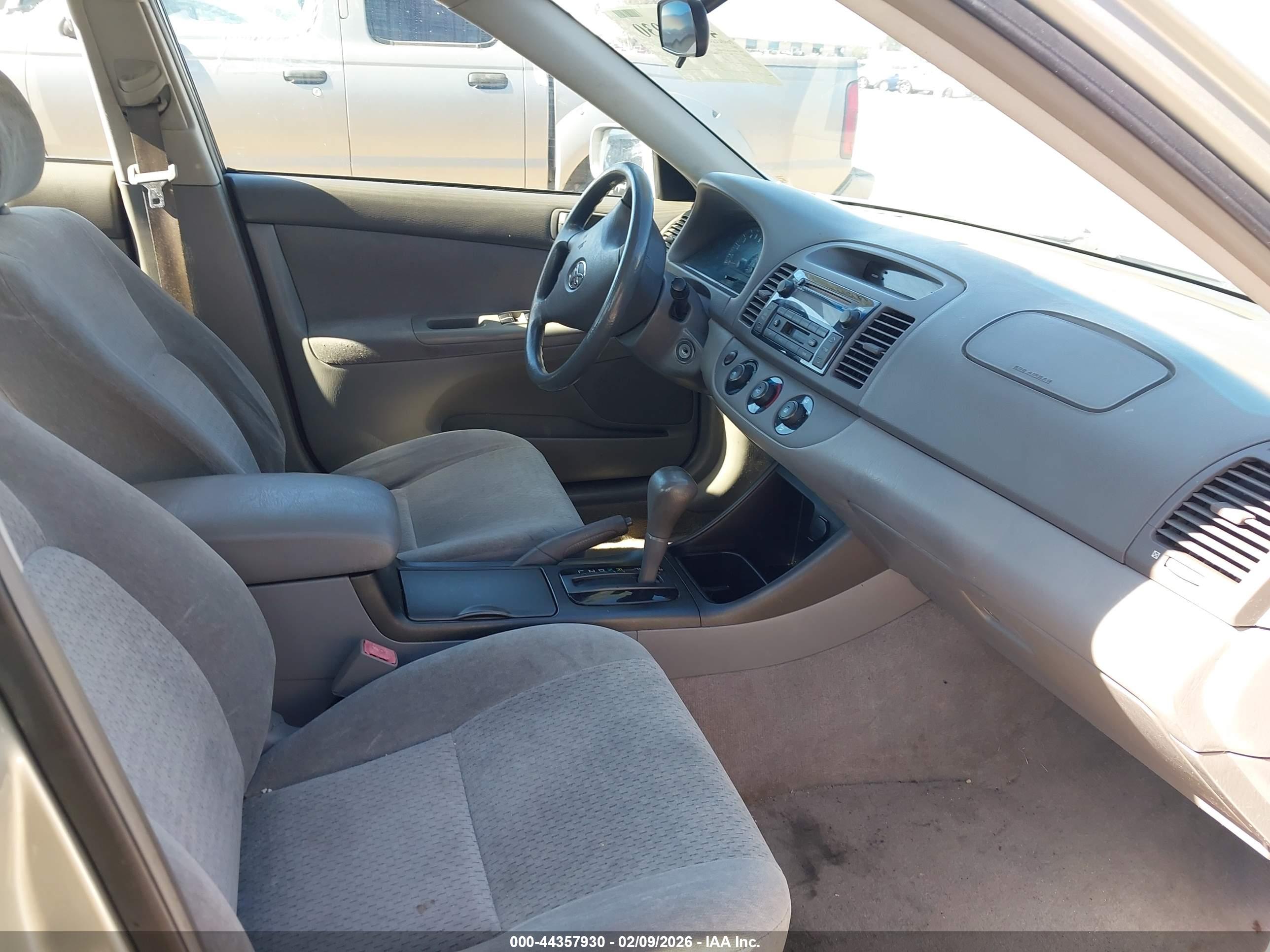 TOYOTA CAMRY image 5