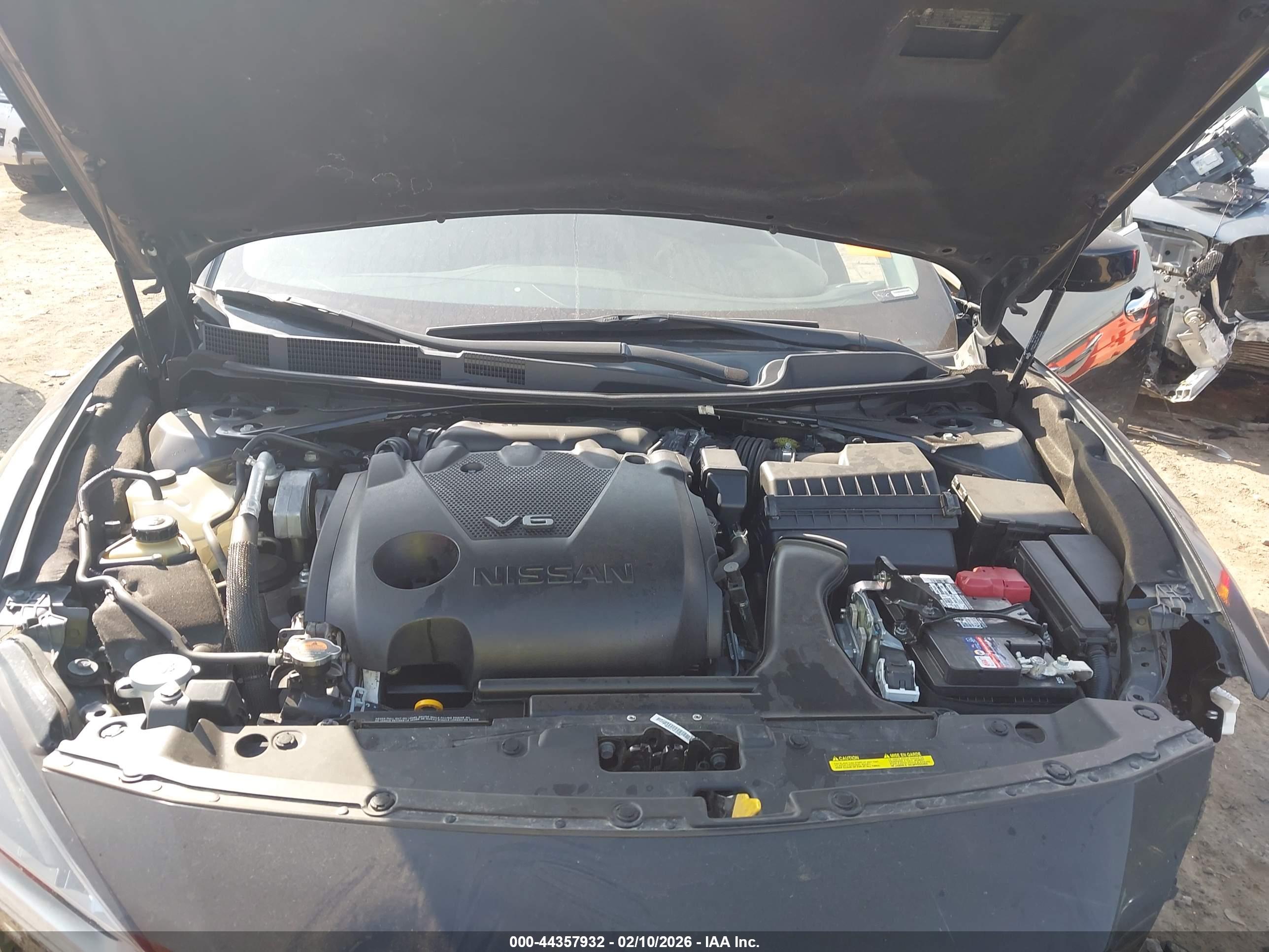 NISSAN MAXIMA image 10