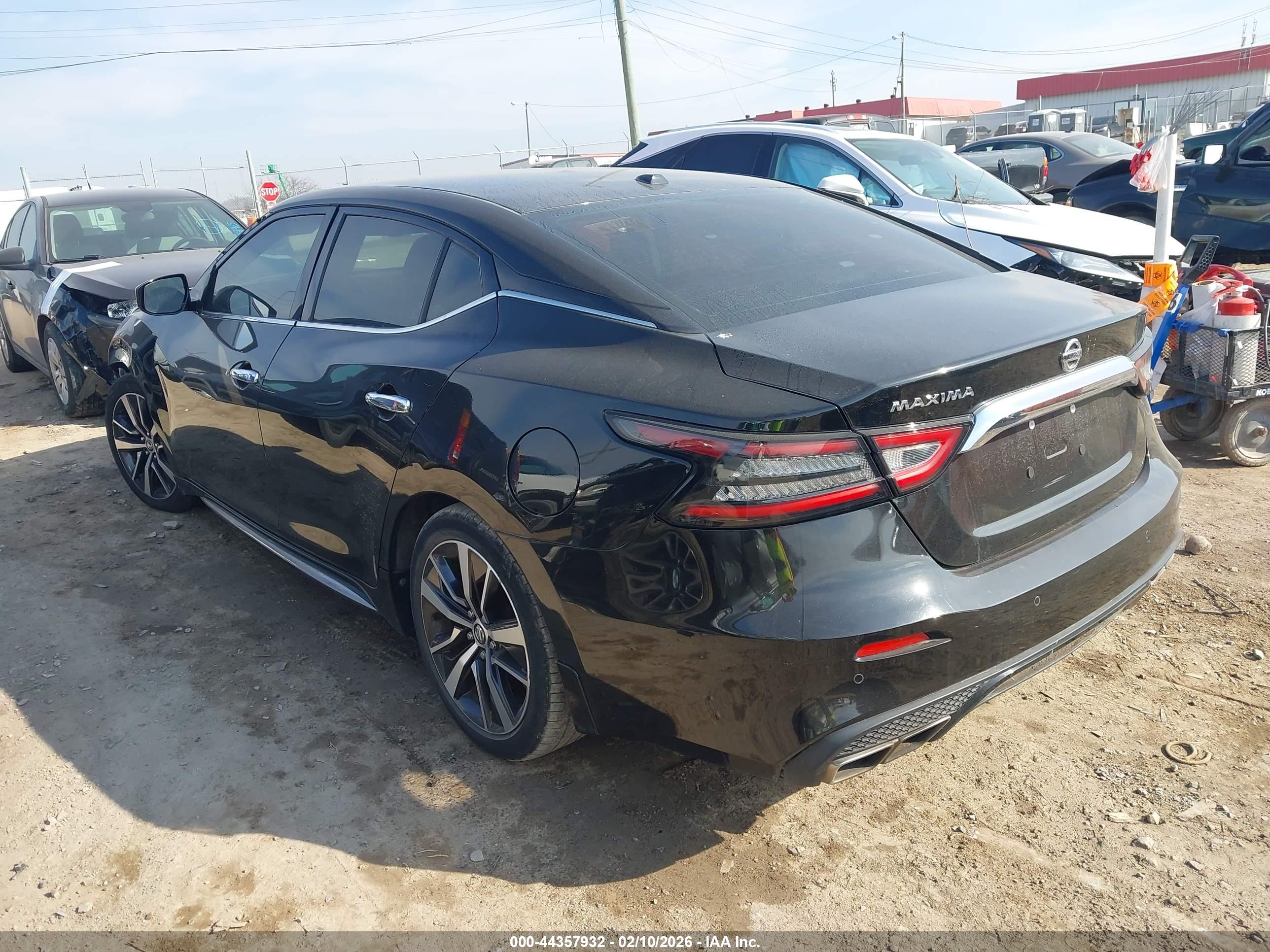 NISSAN MAXIMA image 3