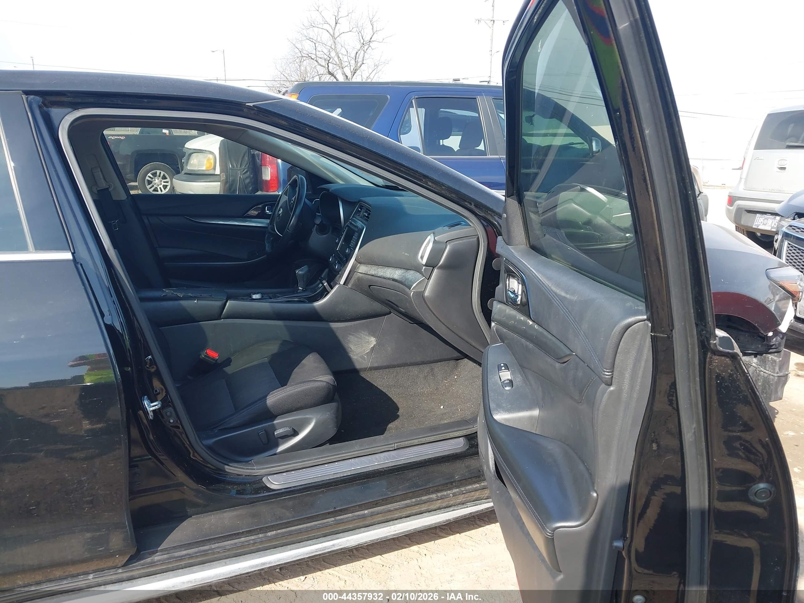 NISSAN MAXIMA image 5