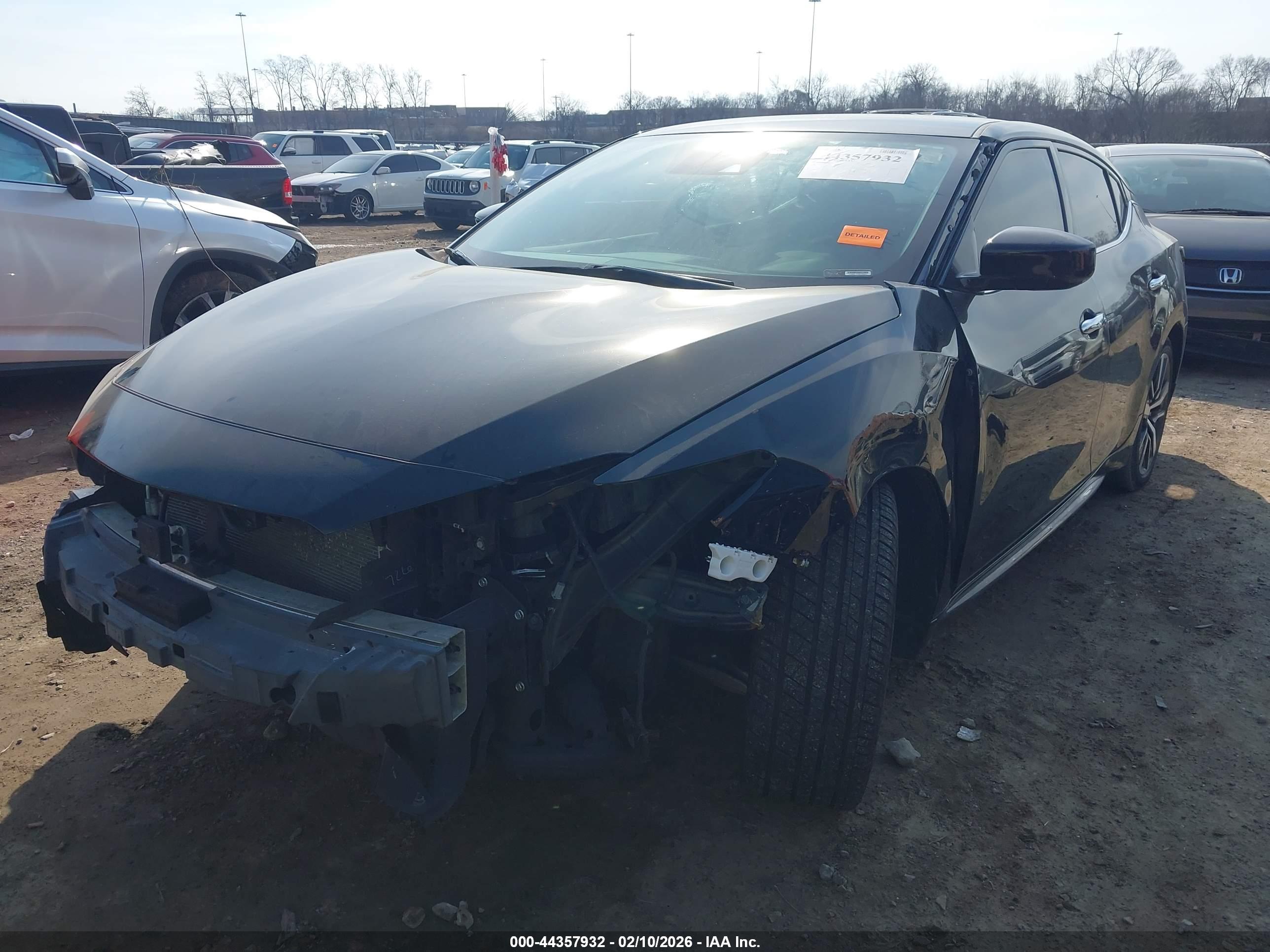 NISSAN MAXIMA image 6