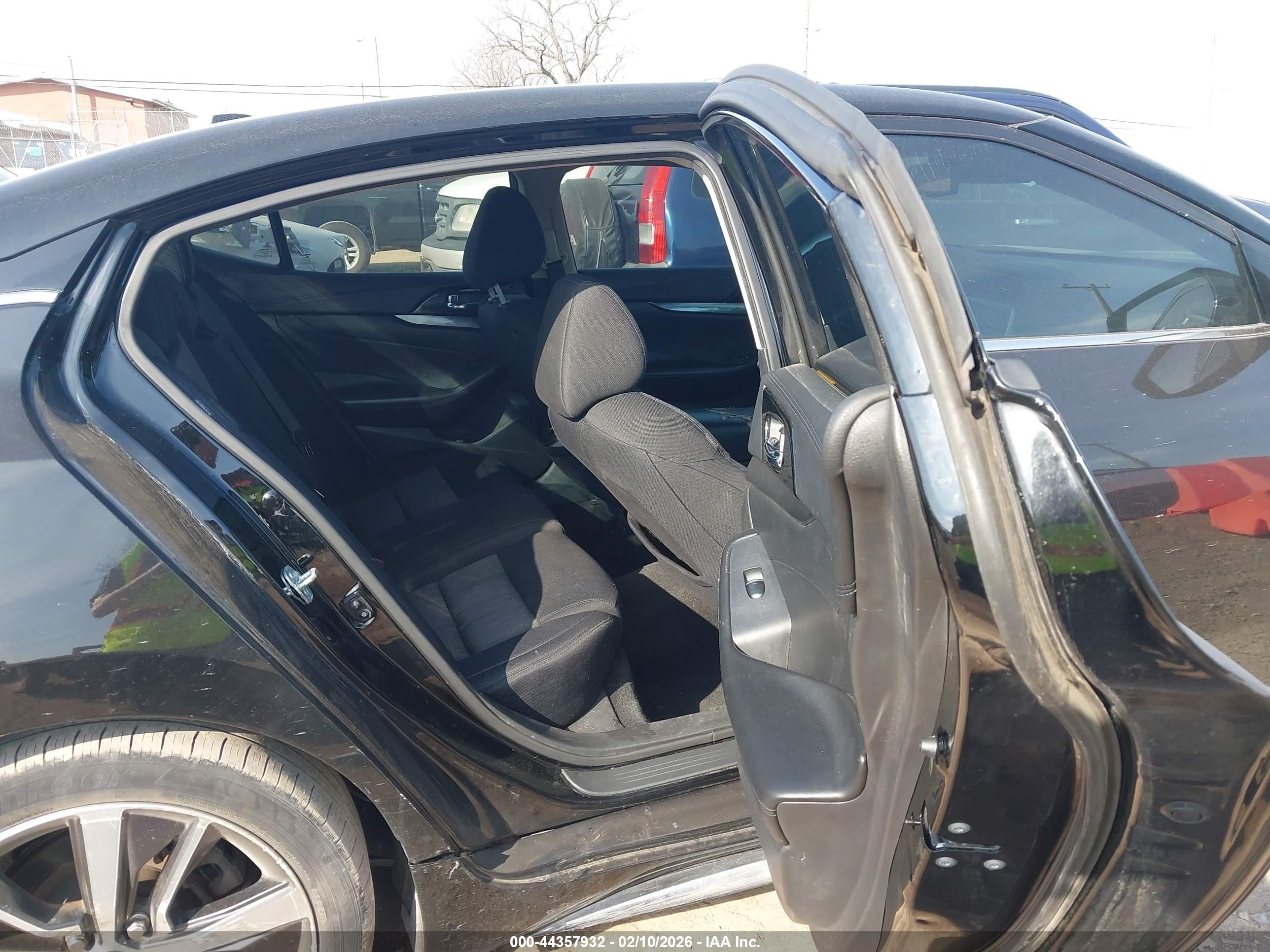 NISSAN MAXIMA image 8