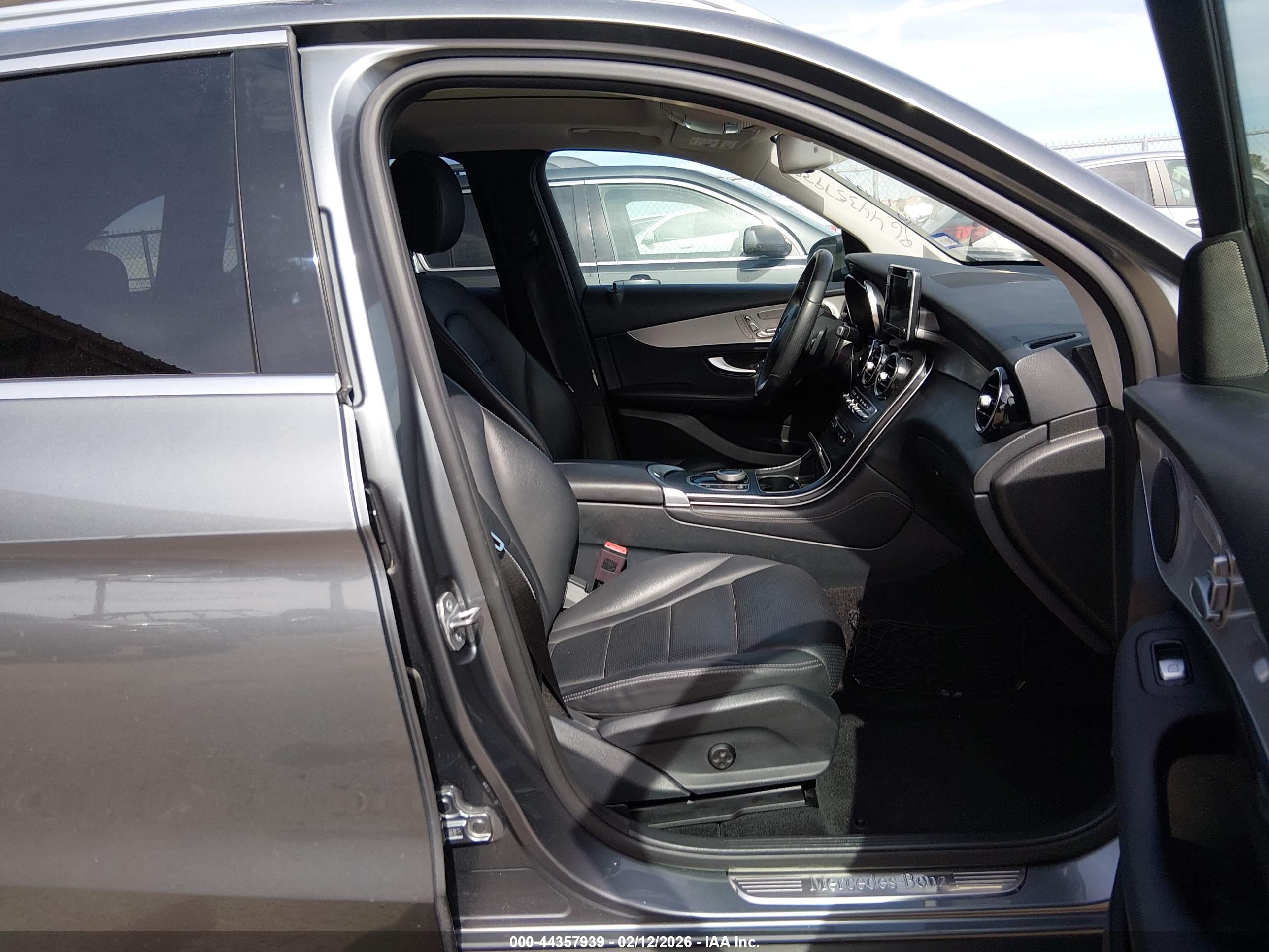 MERCEDES-BENZ GLC image 5