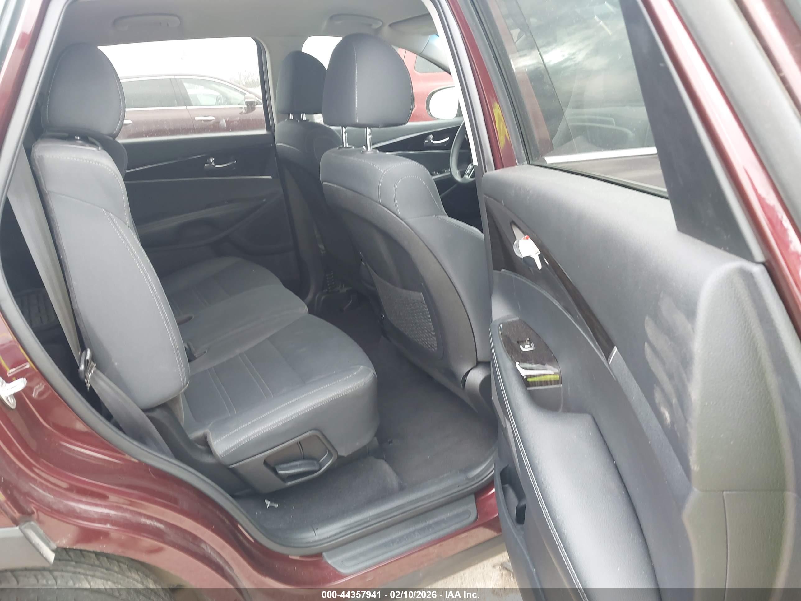 KIA SORENTO image 8