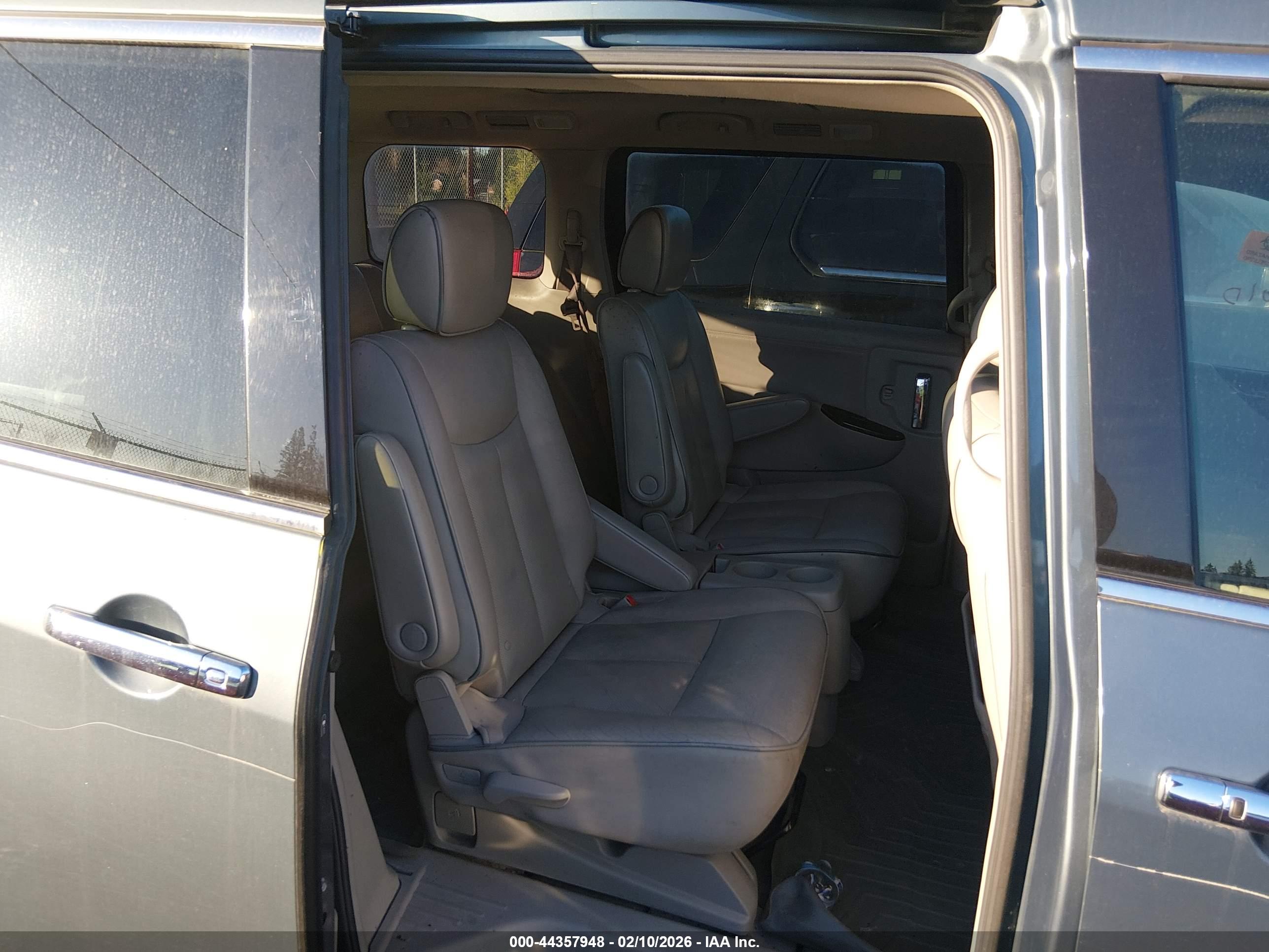 NISSAN QUEST image 8