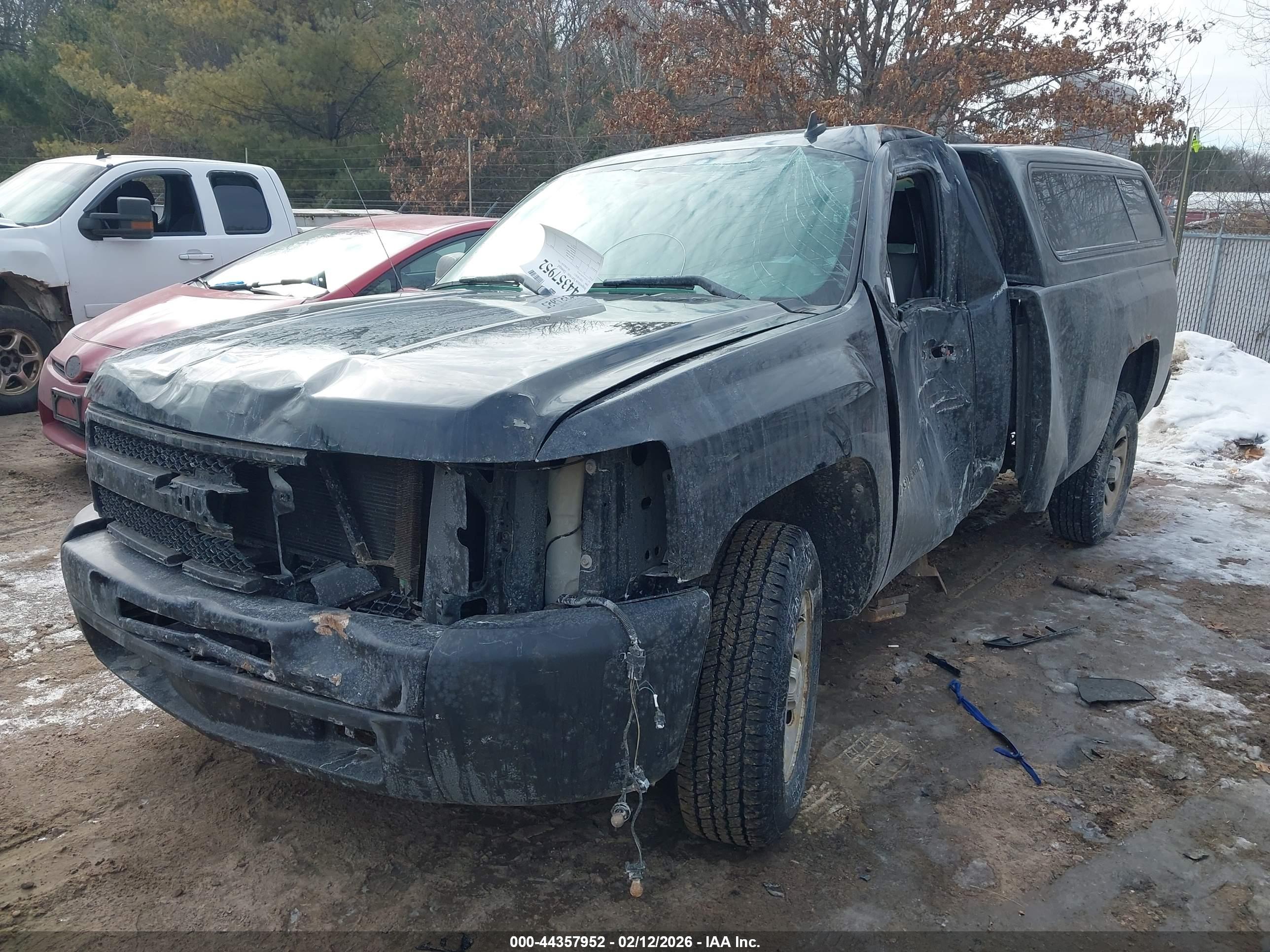 CHEVROLET SILVERADO image 2