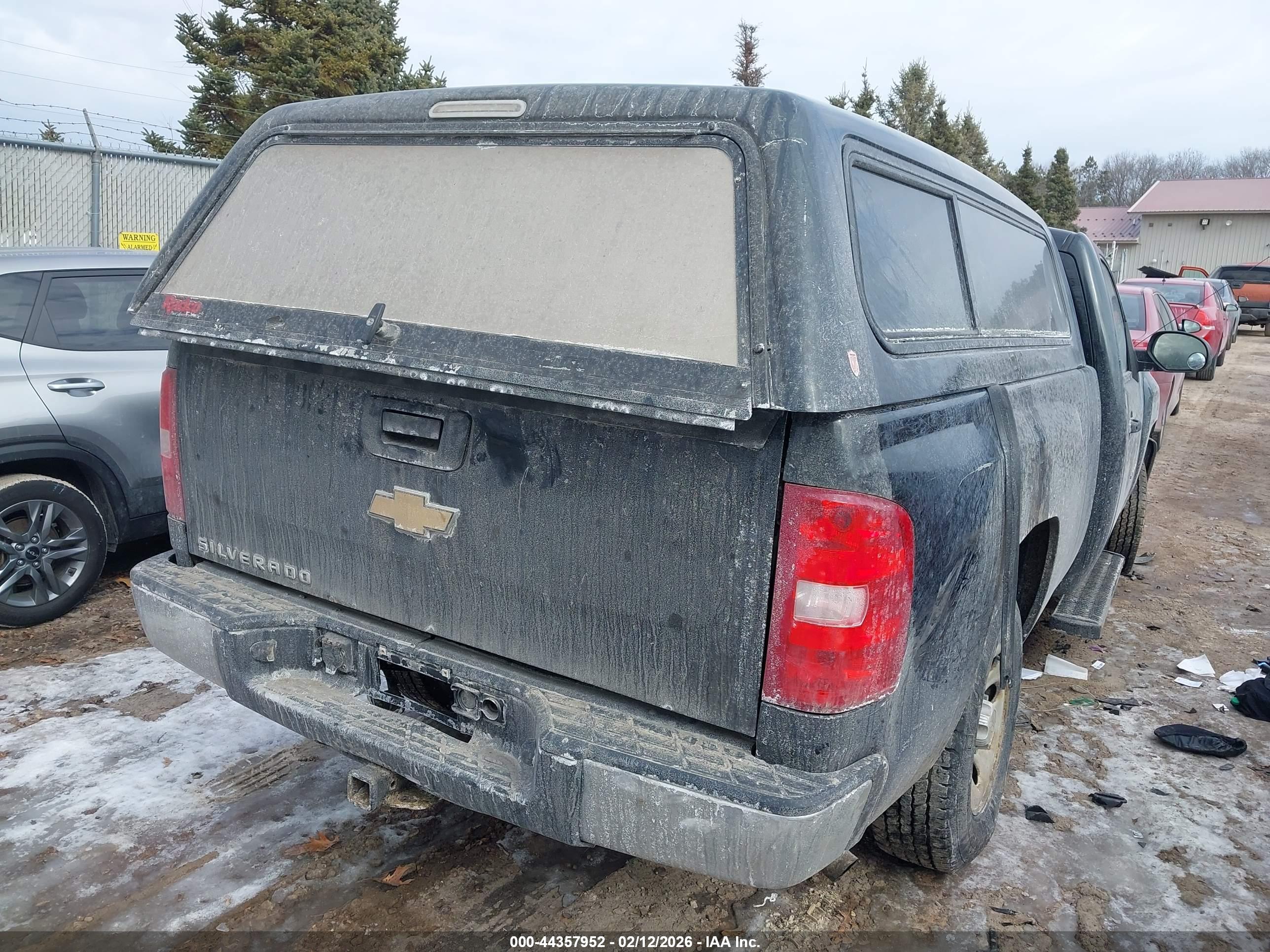 CHEVROLET SILVERADO image 4