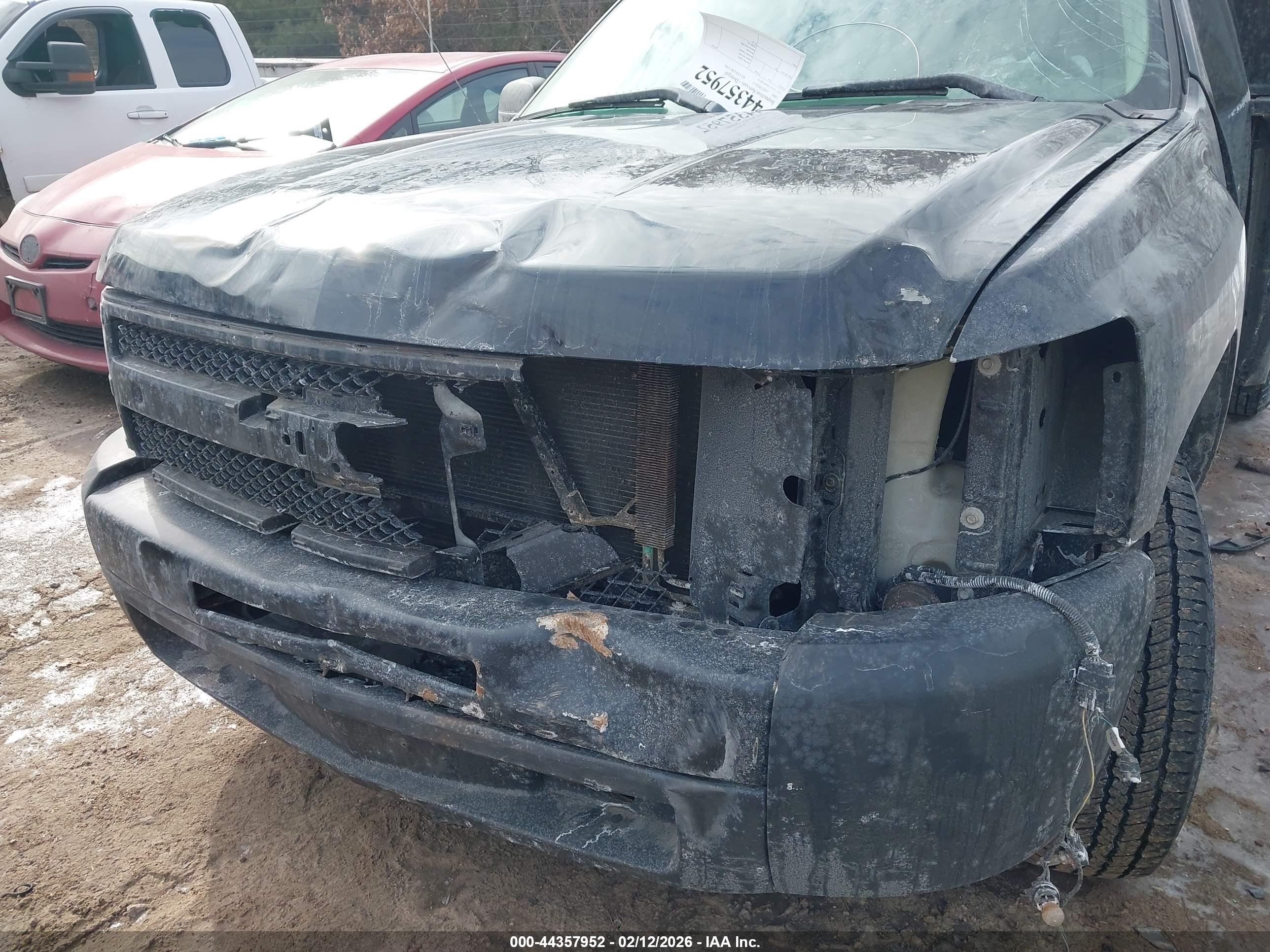 CHEVROLET SILVERADO image 6