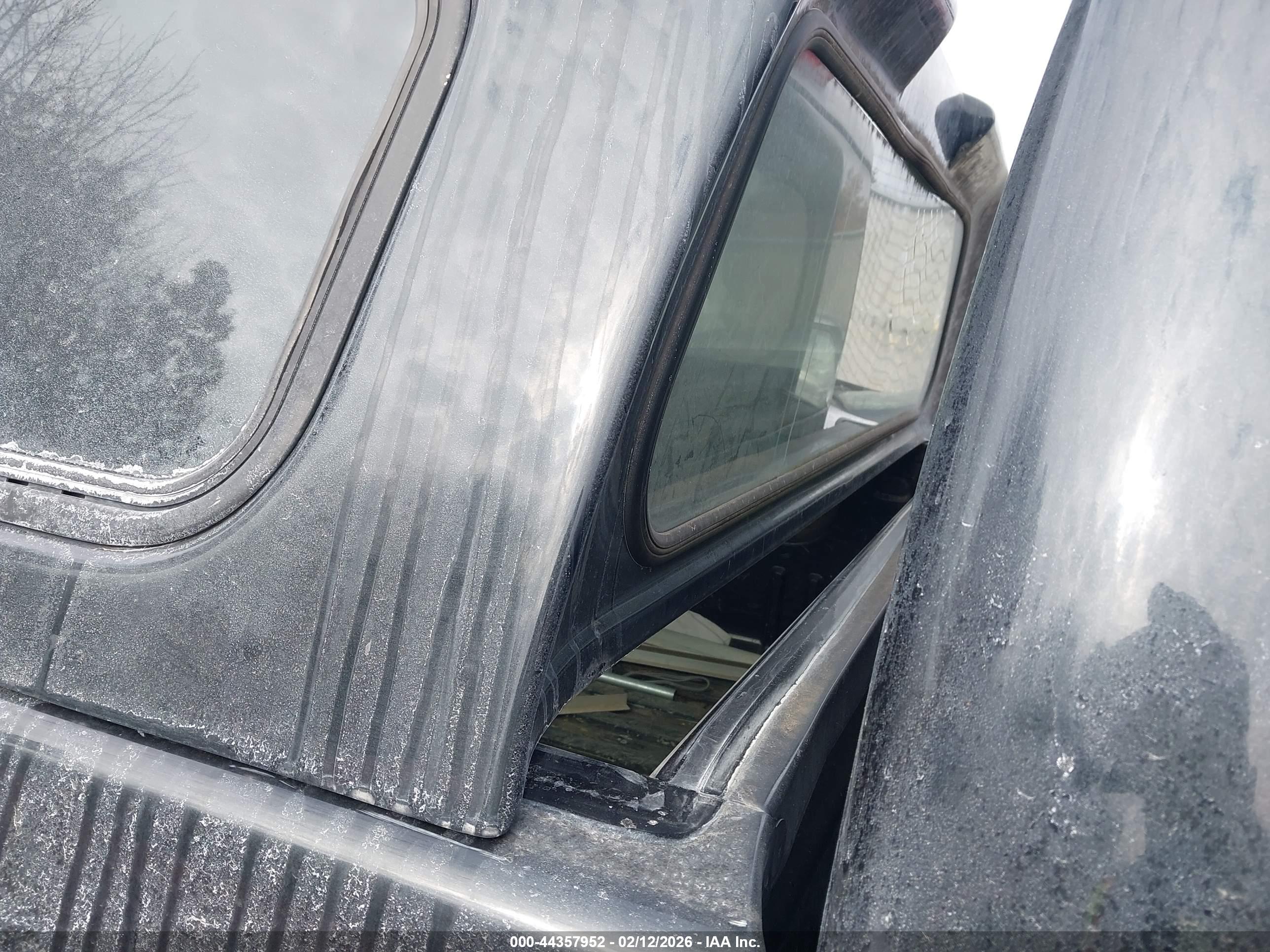 CHEVROLET SILVERADO image 8