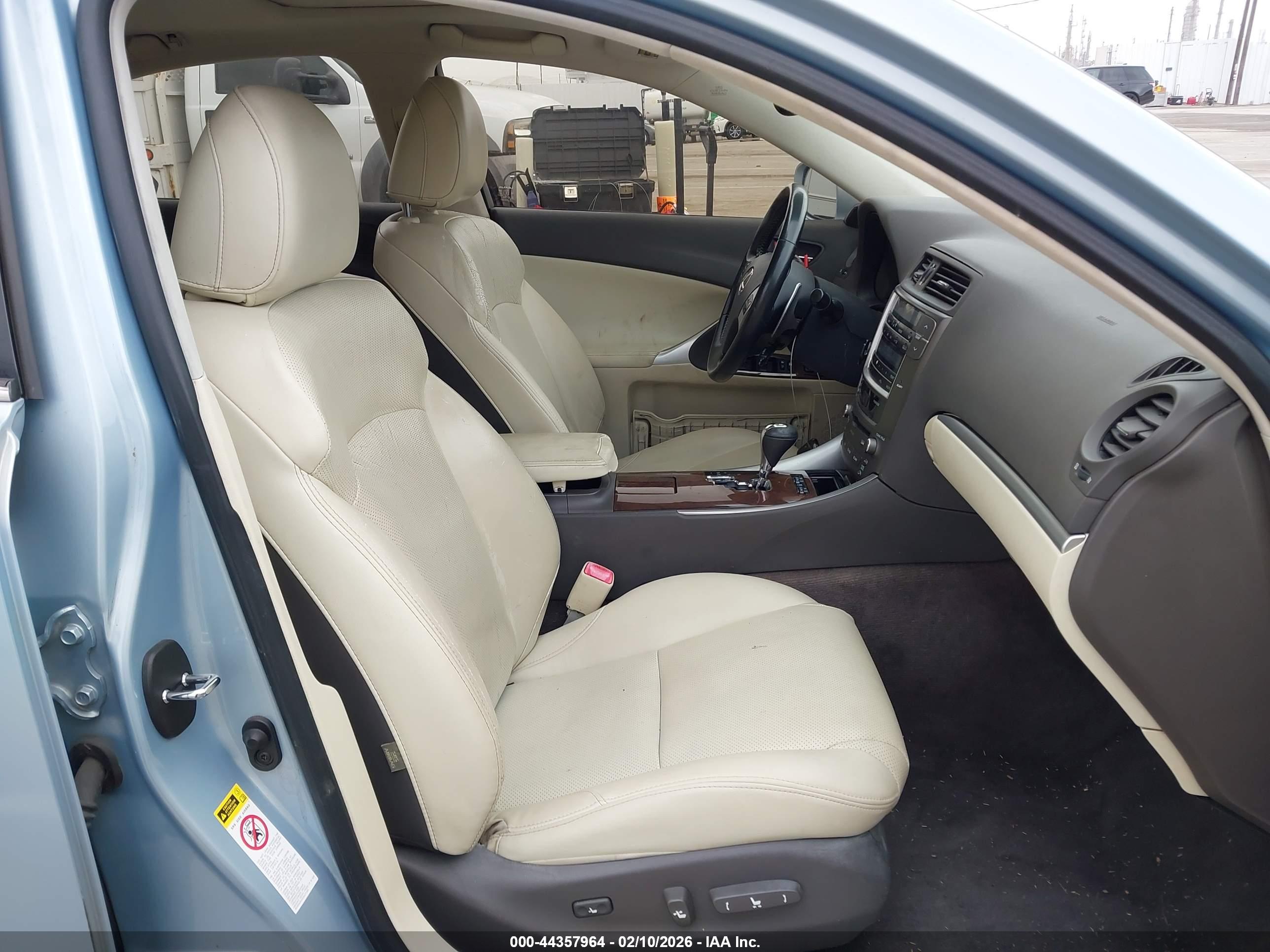 LEXUS IS image 5