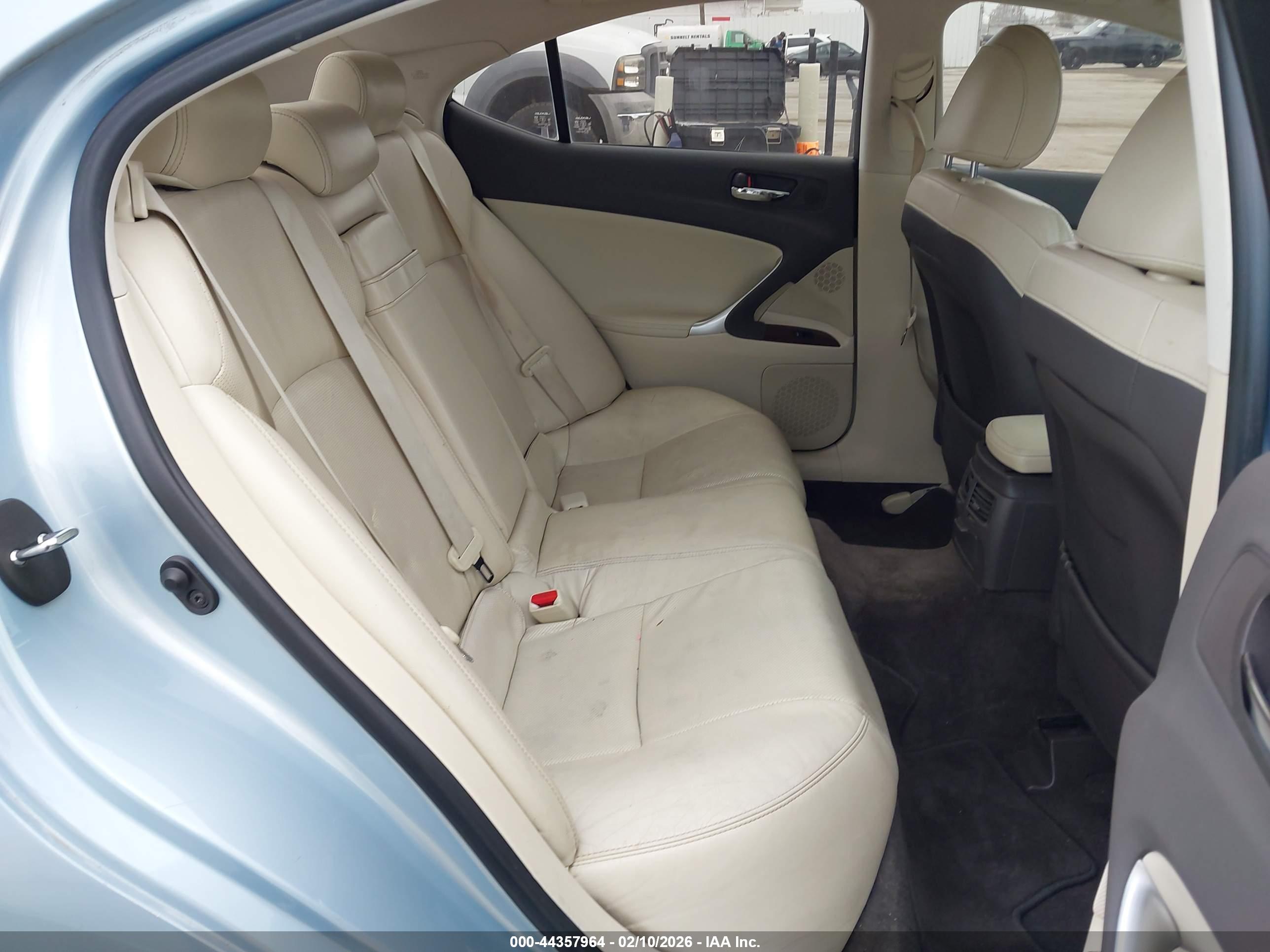 LEXUS IS image 8