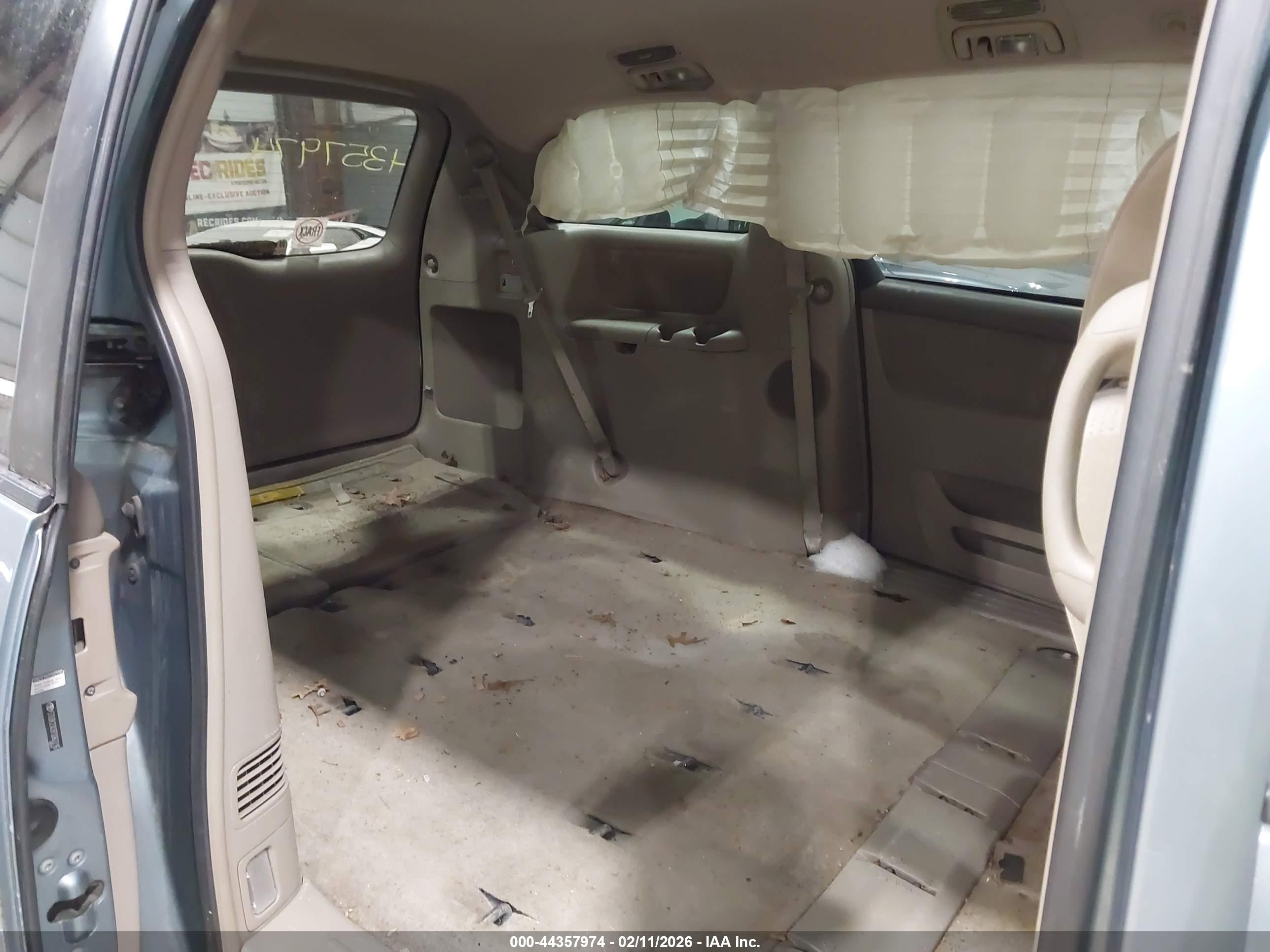 TOYOTA SIENNA image 8