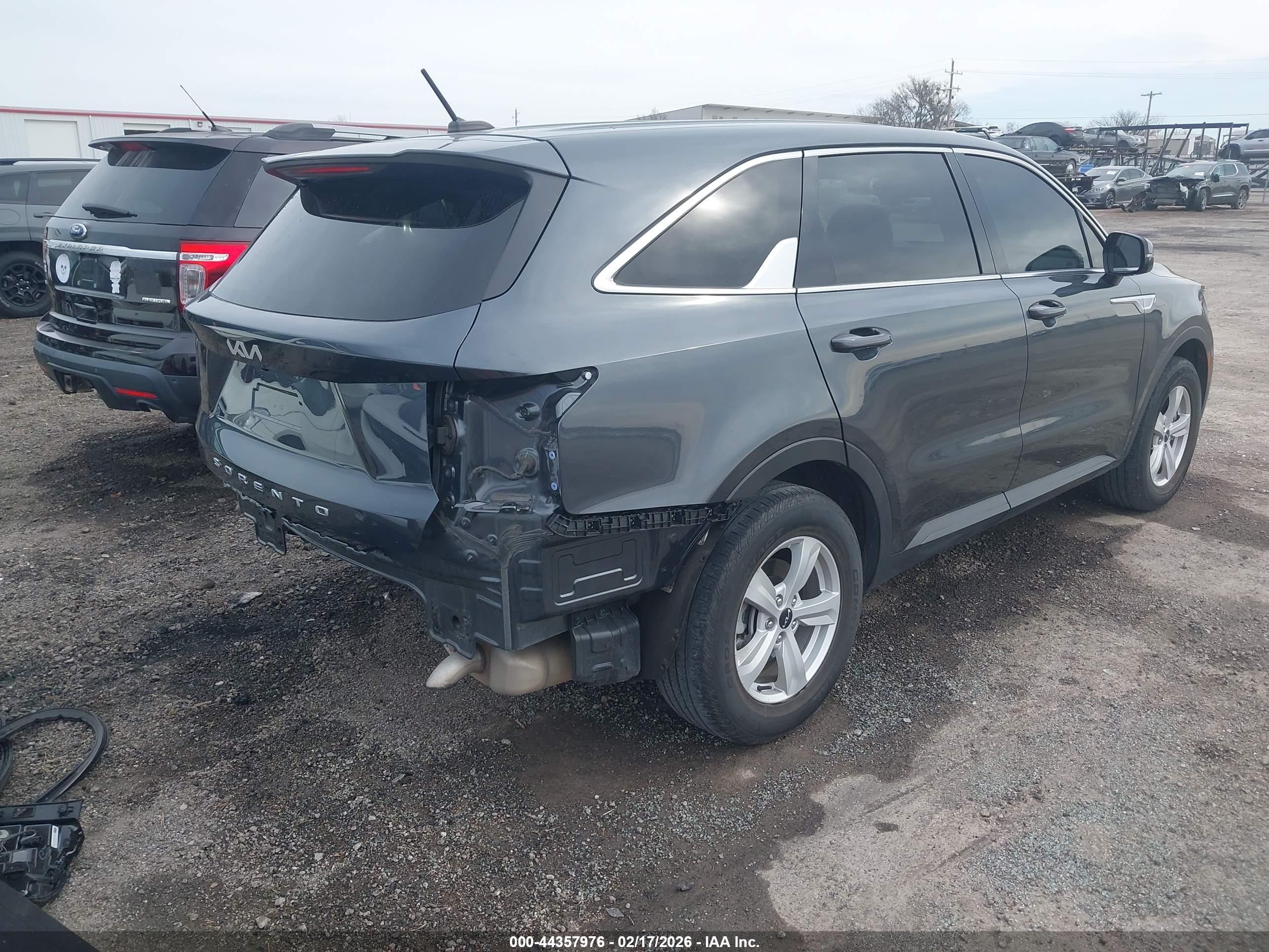 KIA SORENTO image 4