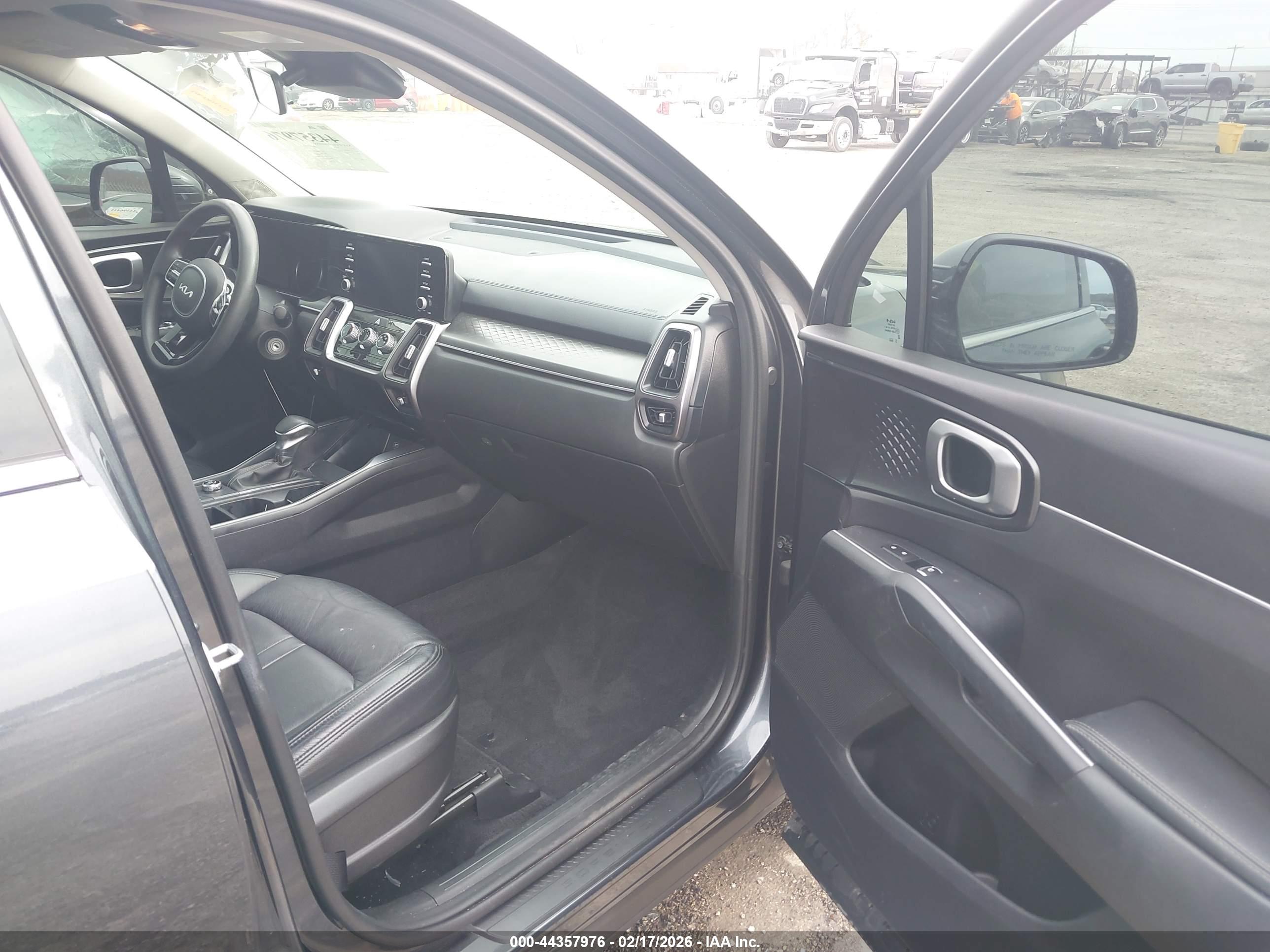 KIA SORENTO image 5
