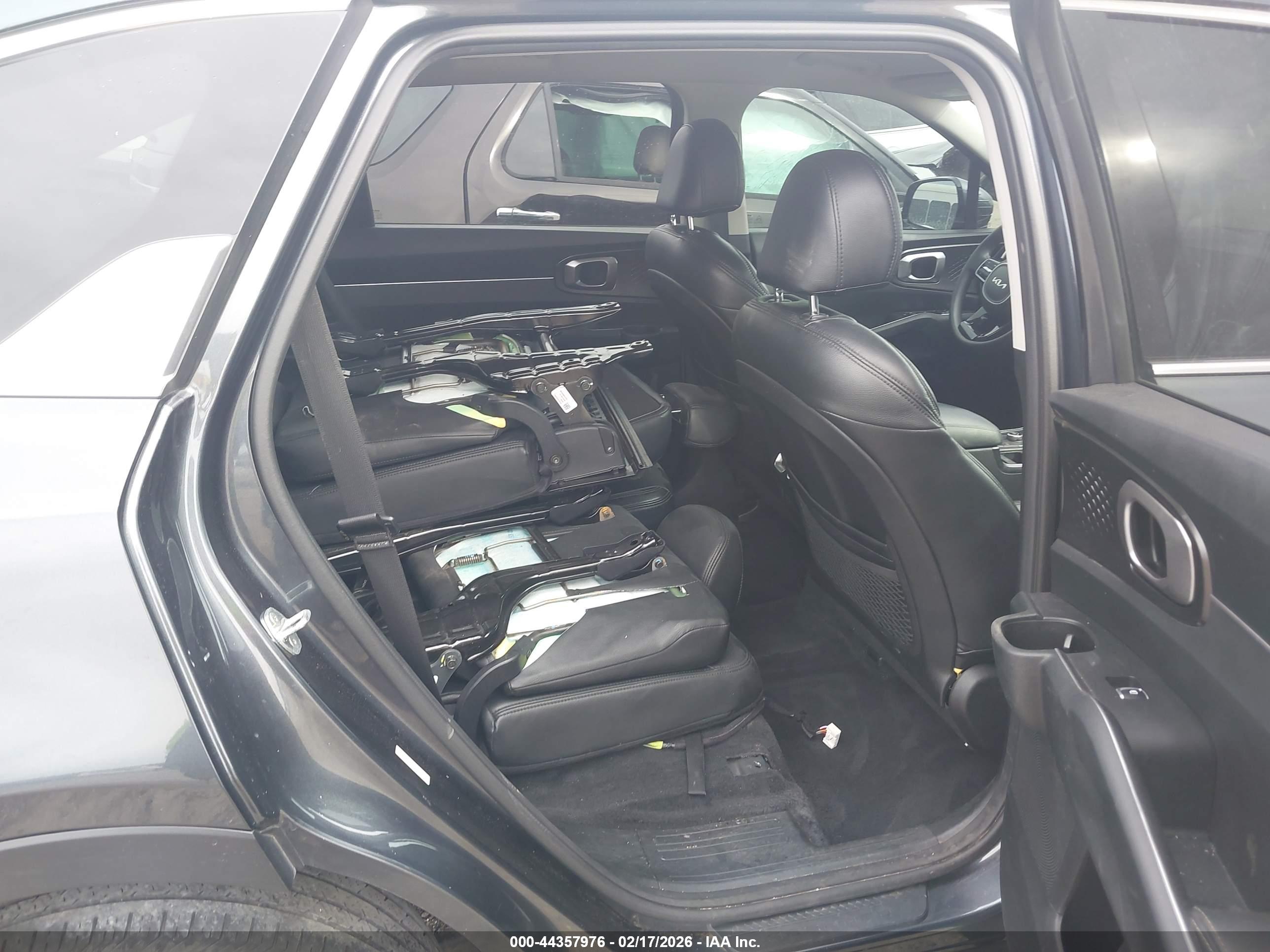KIA SORENTO image 8