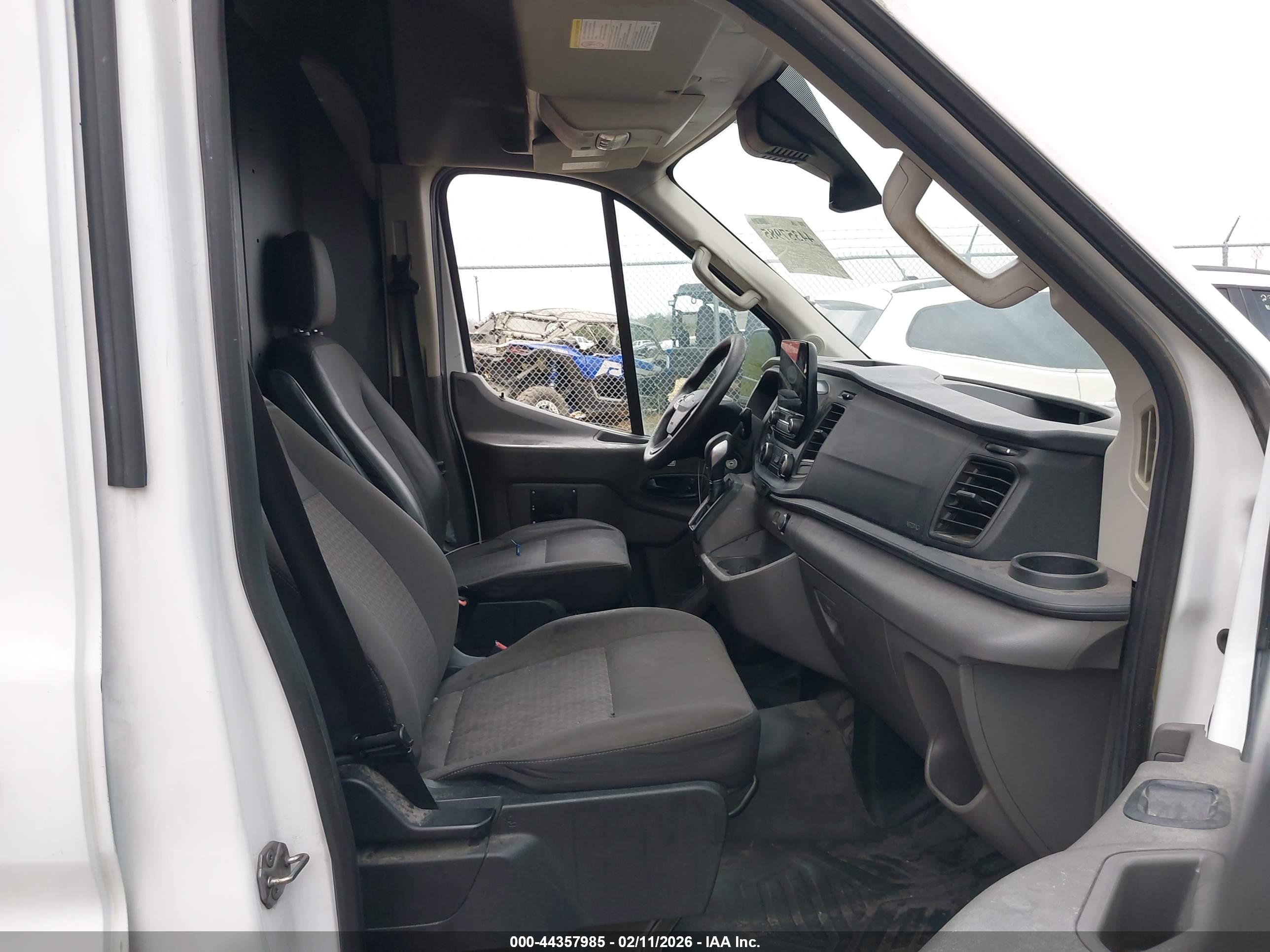FORD TRANSIT image 5