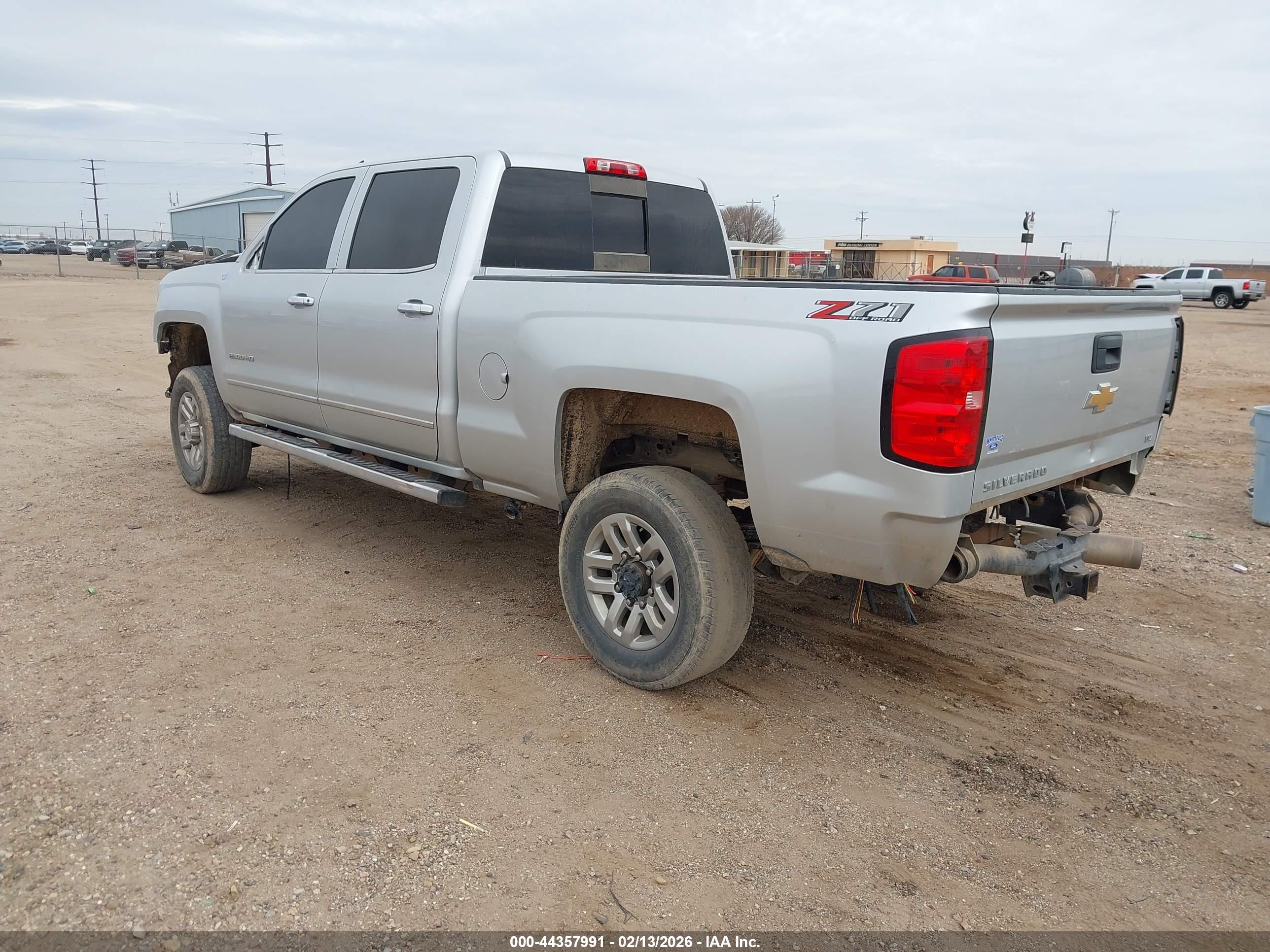 CHEVROLET SILVERADO image 3
