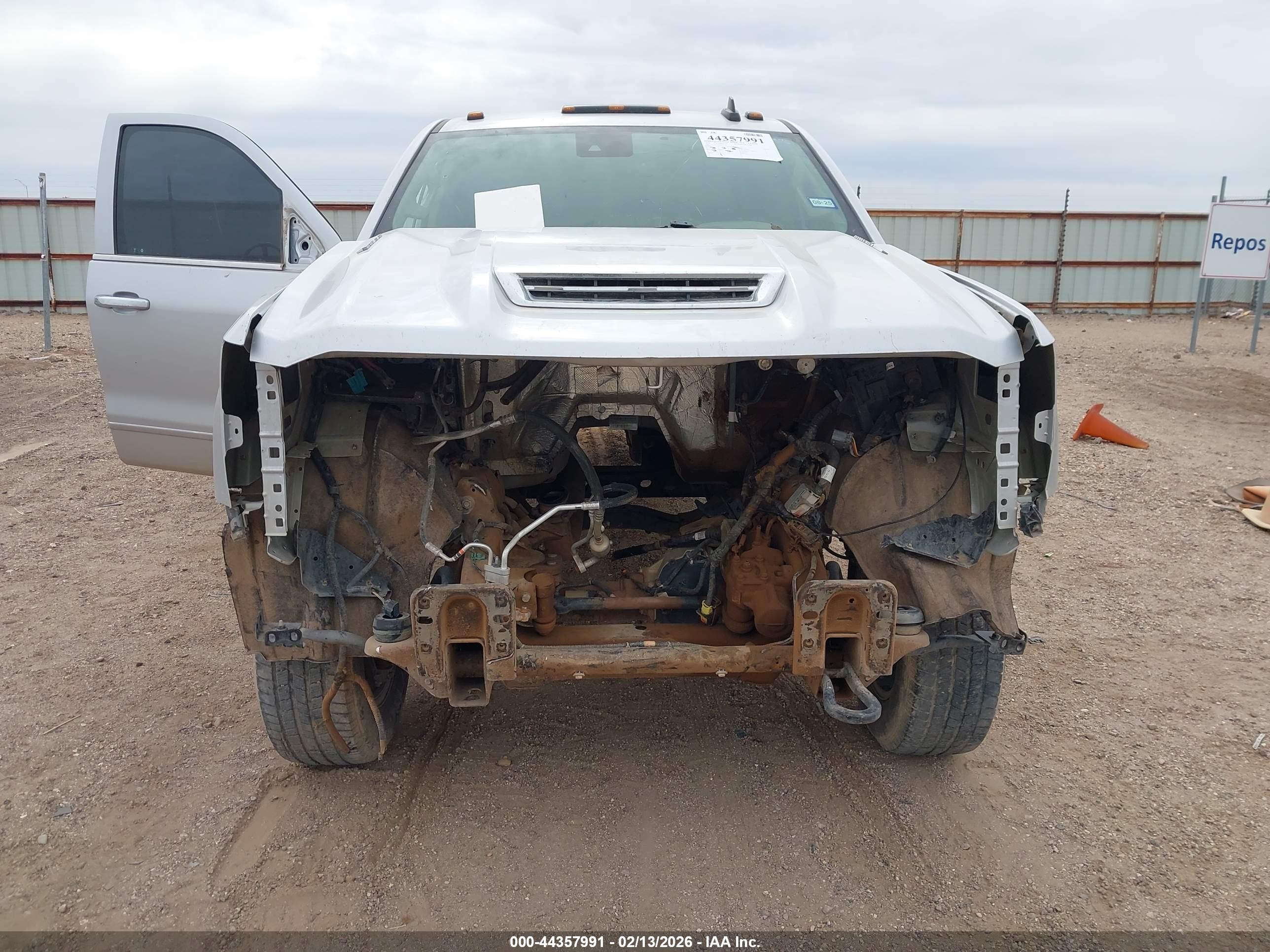 CHEVROLET SILVERADO image 6