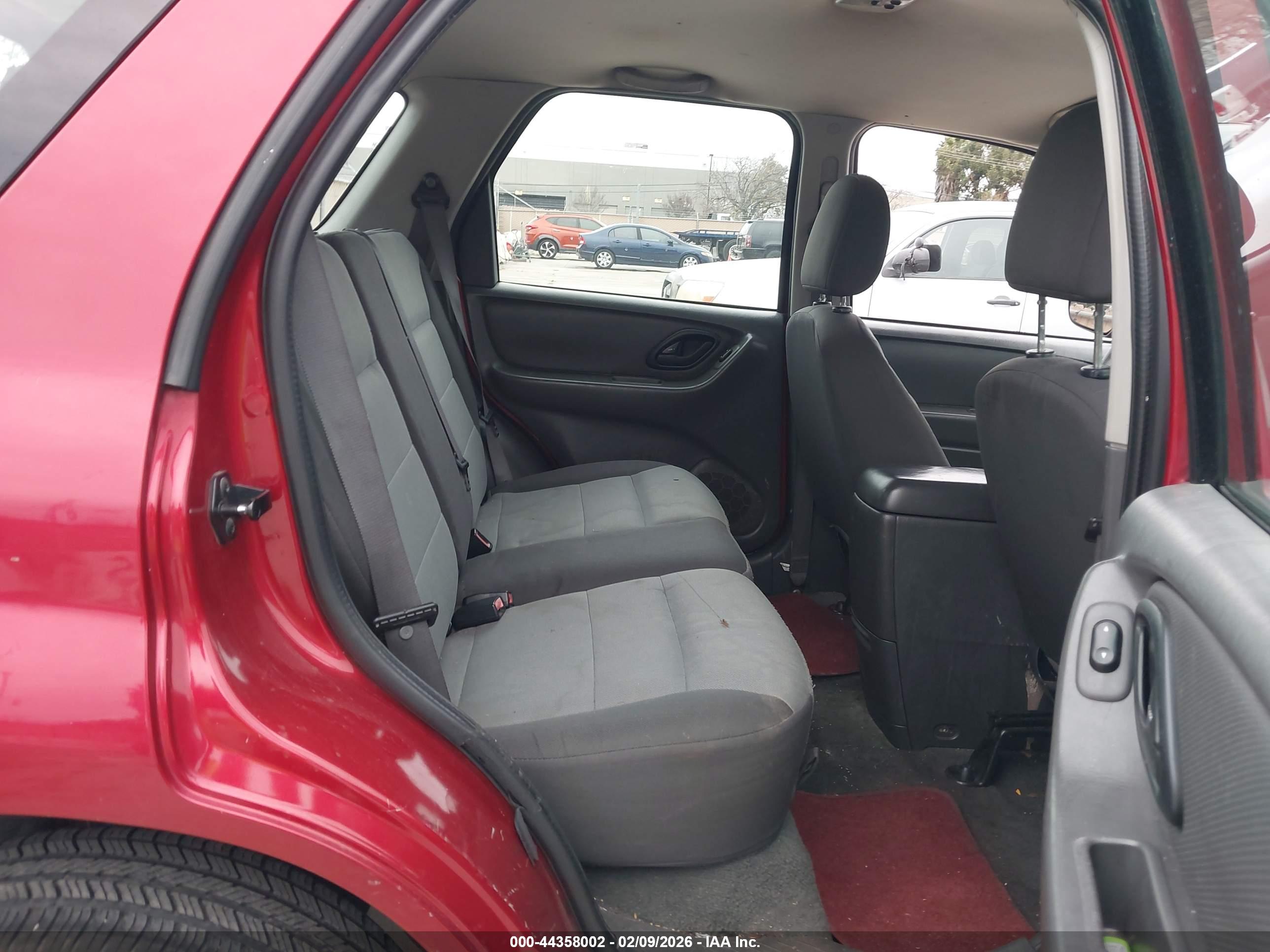FORD ESCAPE image 8