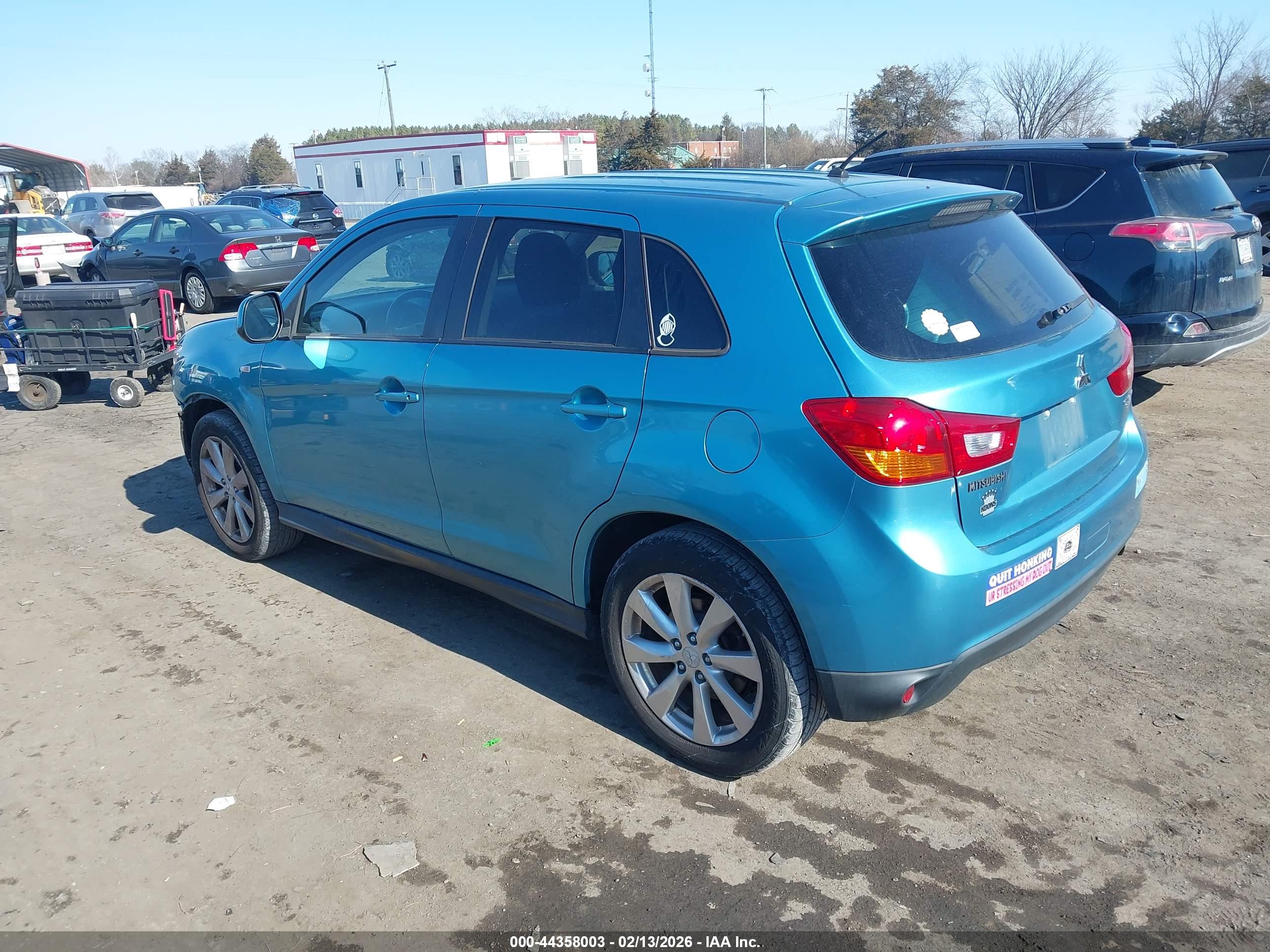 MITSUBISHI OUTLANDER image 3