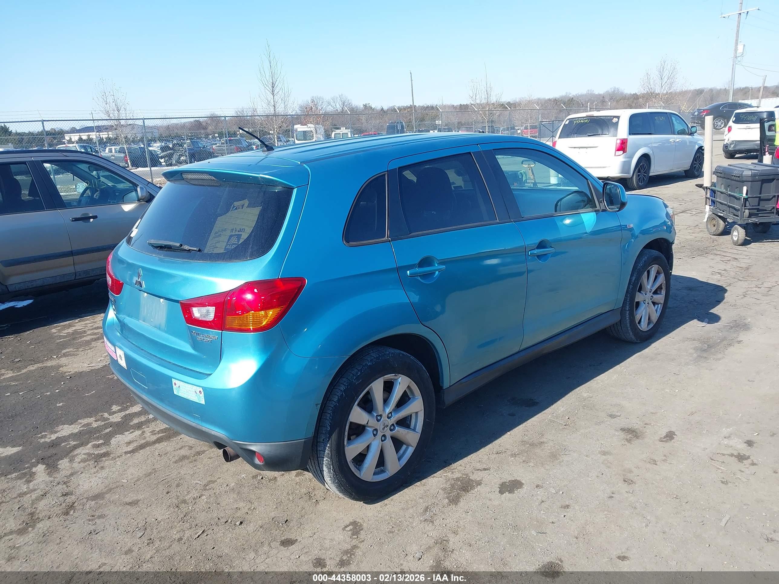 MITSUBISHI OUTLANDER image 4