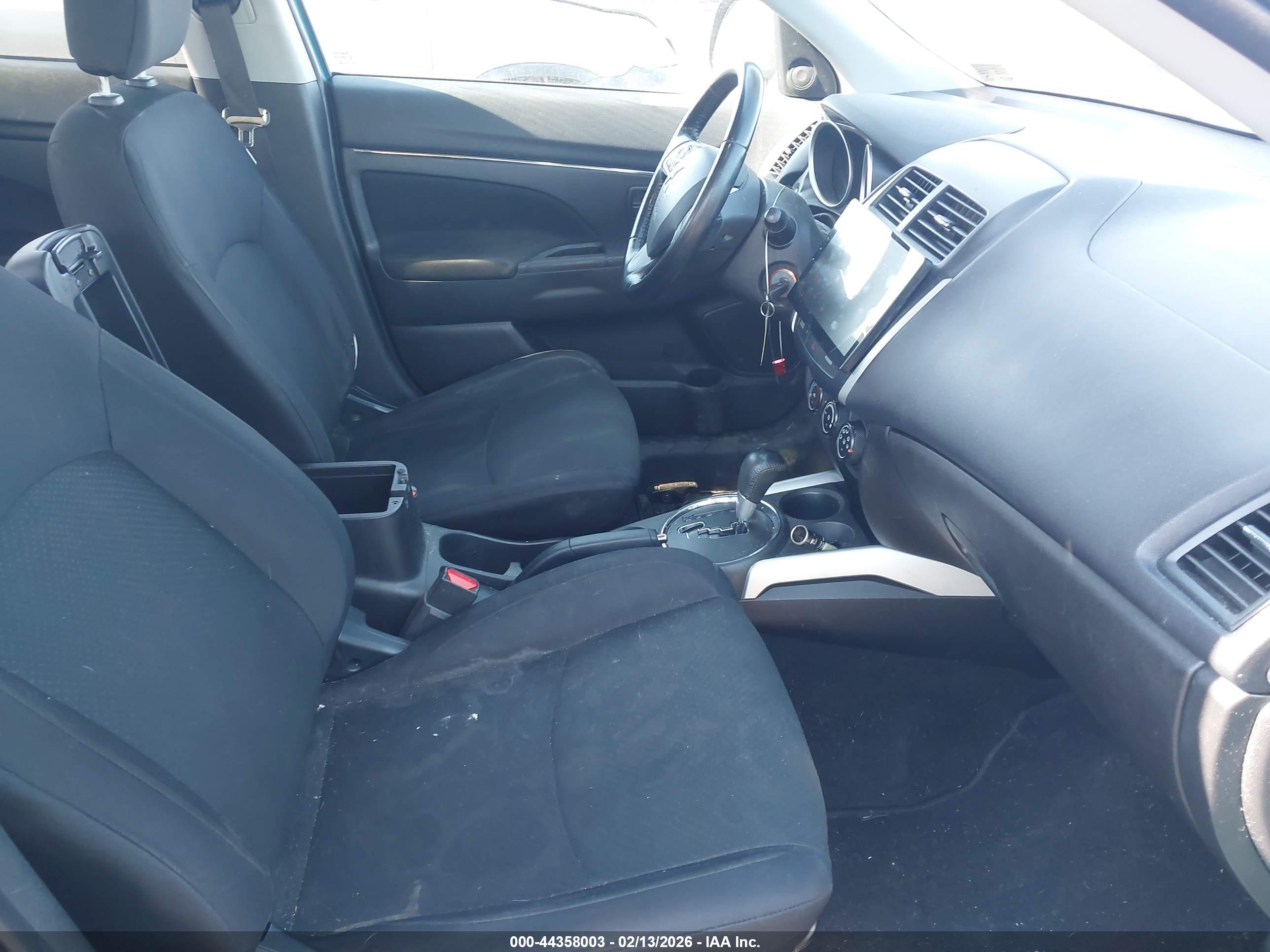 MITSUBISHI OUTLANDER image 5