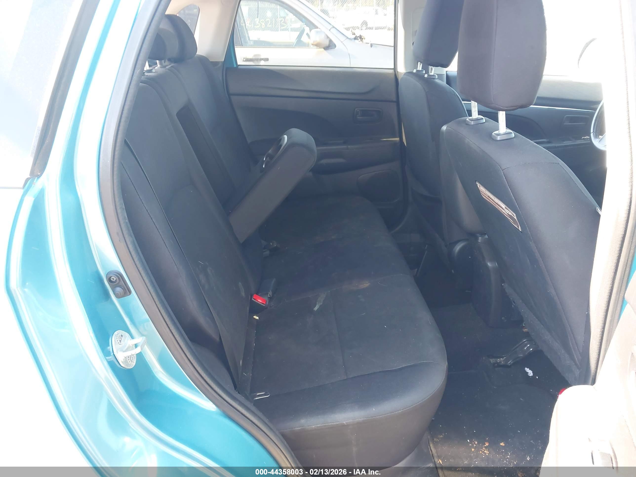 MITSUBISHI OUTLANDER image 8