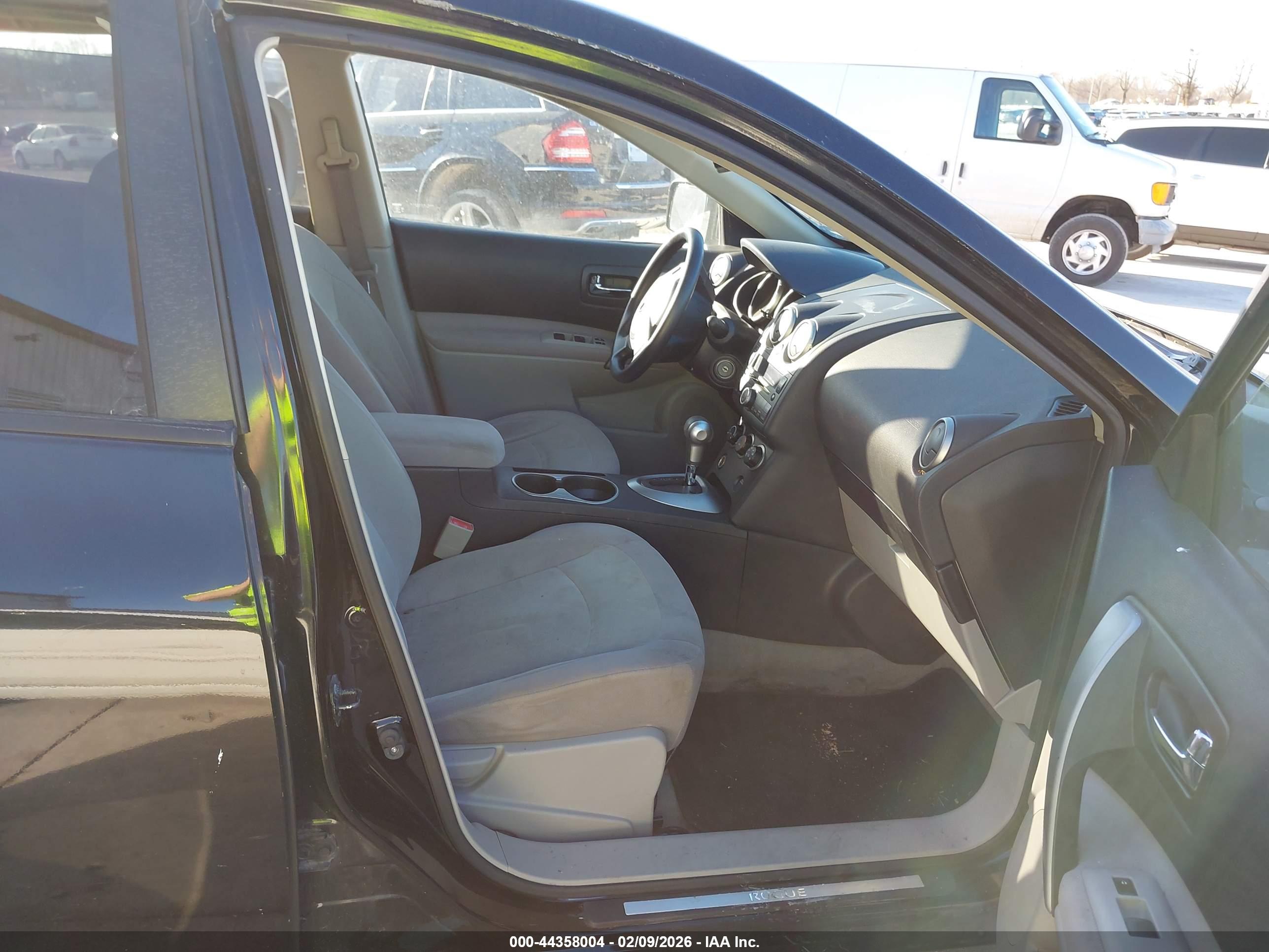NISSAN ROGUE image 5